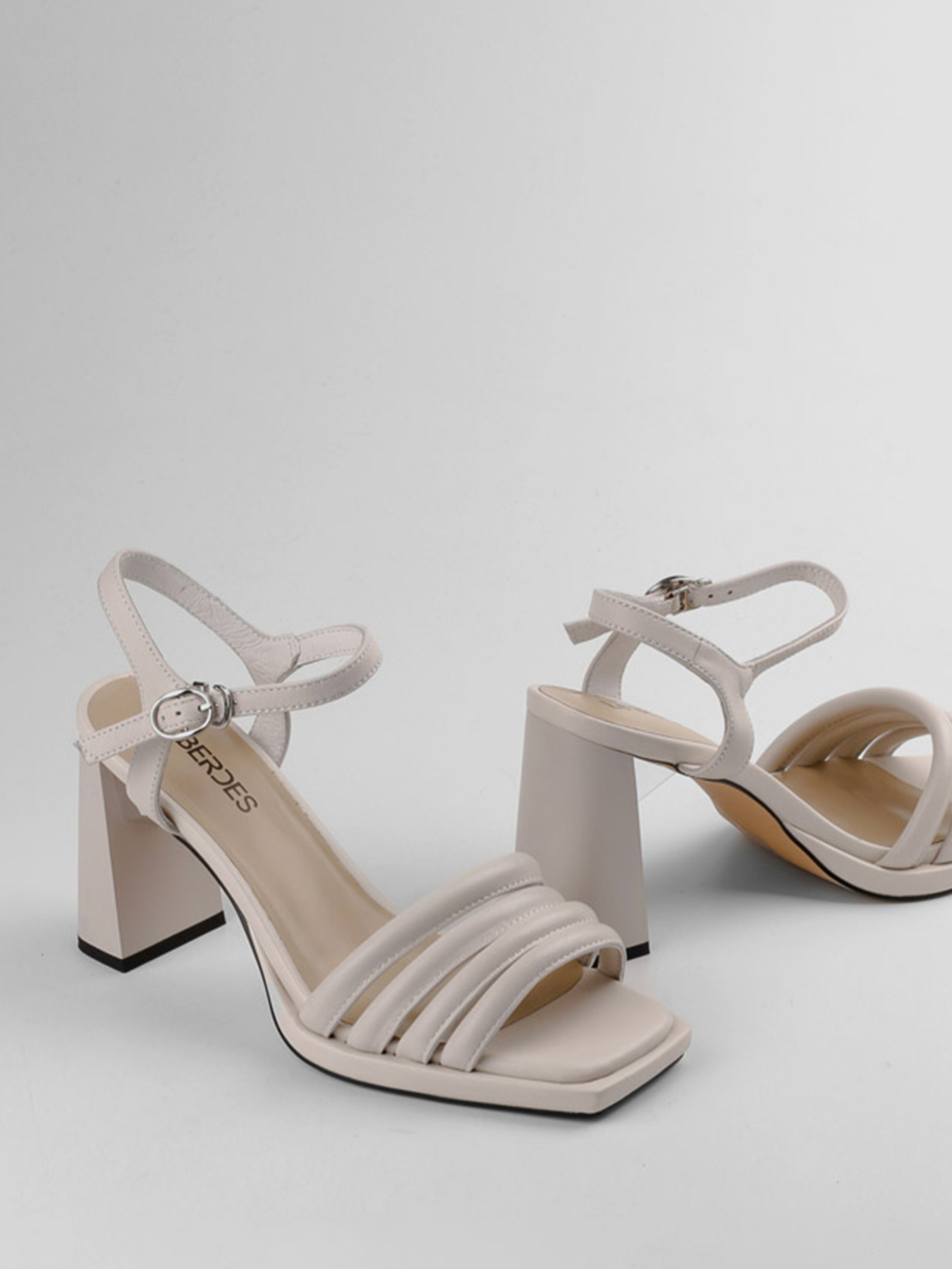 Босоножки LeBERDES модель 00000015783 Фото