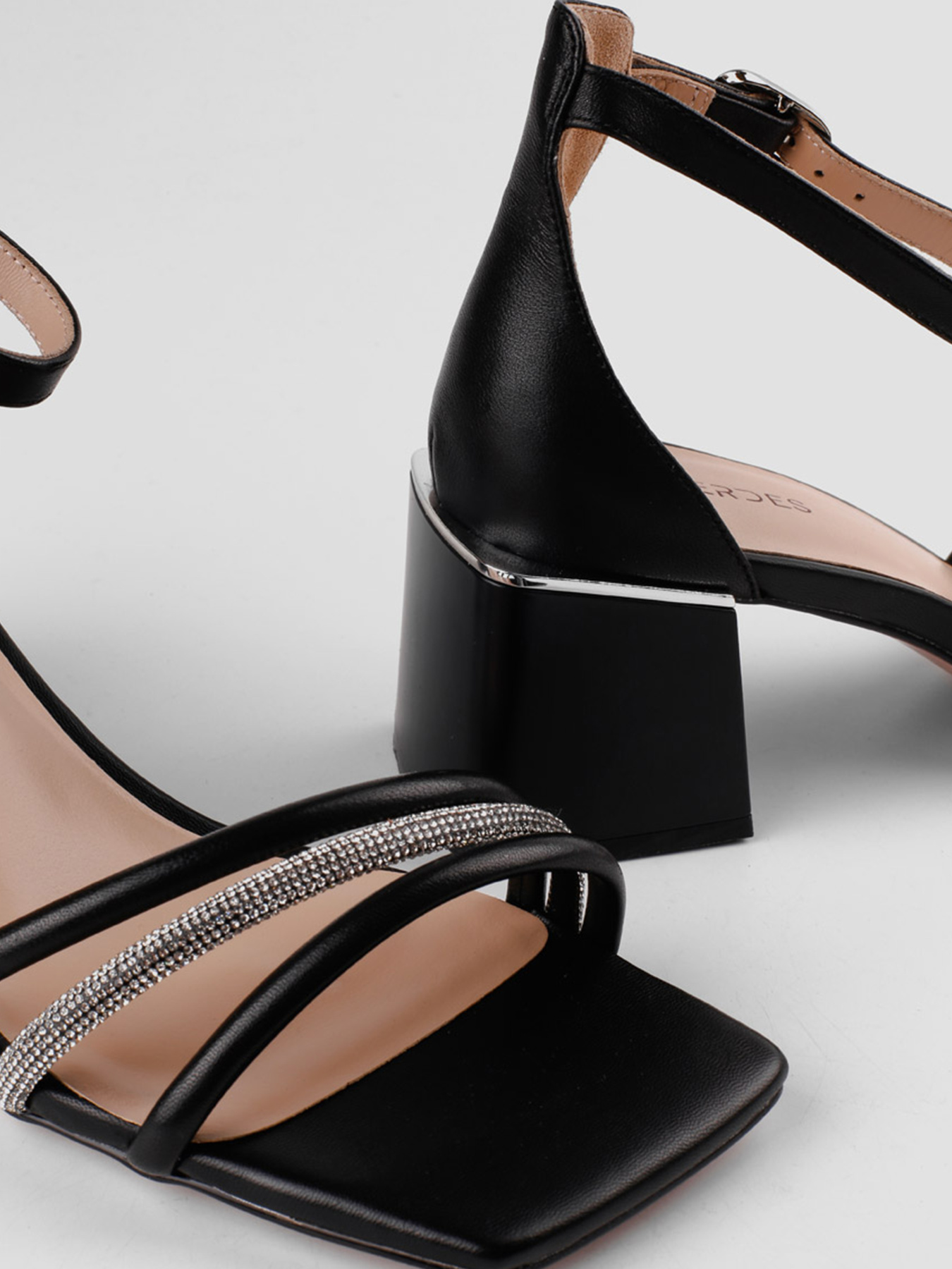 Босоножки LeBERDES модель 00000015809 Фото