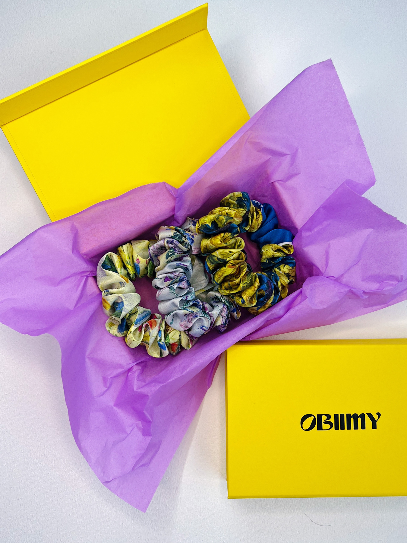 Набор из 3 резинок для волос из шелка с принтами украинской художницы. Obiimy модель K17x11x4x4 Фото