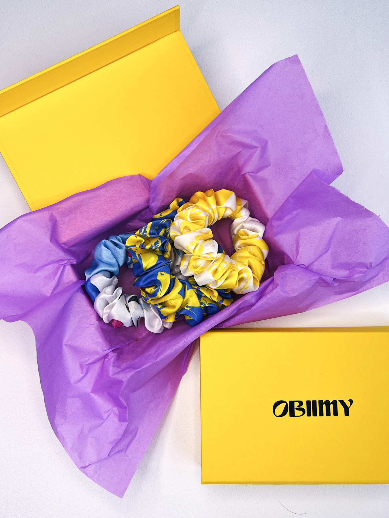 Набор из 3 шелковых резинок для волос с принтами украинской художницы. Obiimy модель K17x11x4x5 Фото