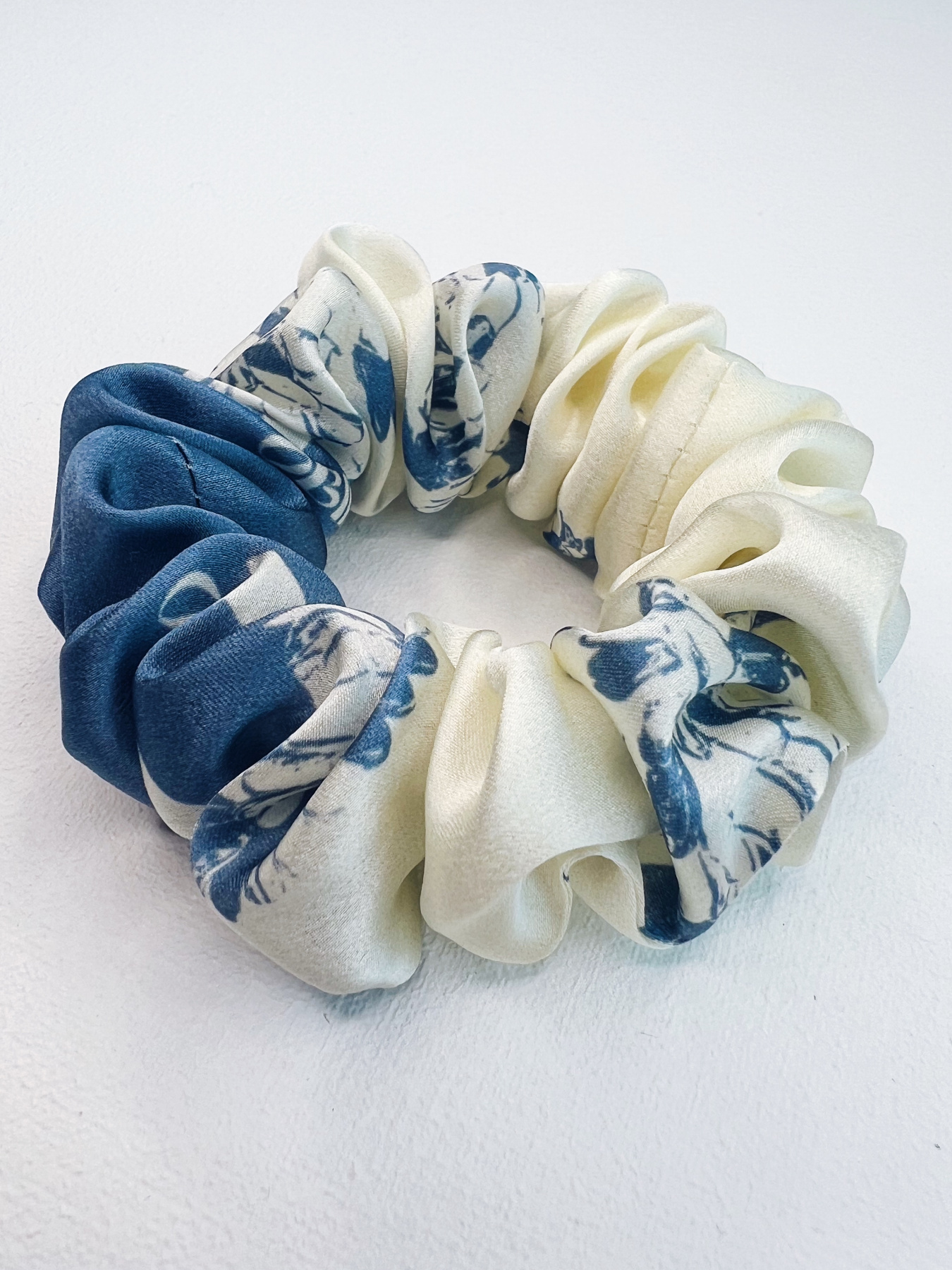 Резинка для волосся з натурального шовку "Пристрасть" Obiimy модель P-5K073 Фото