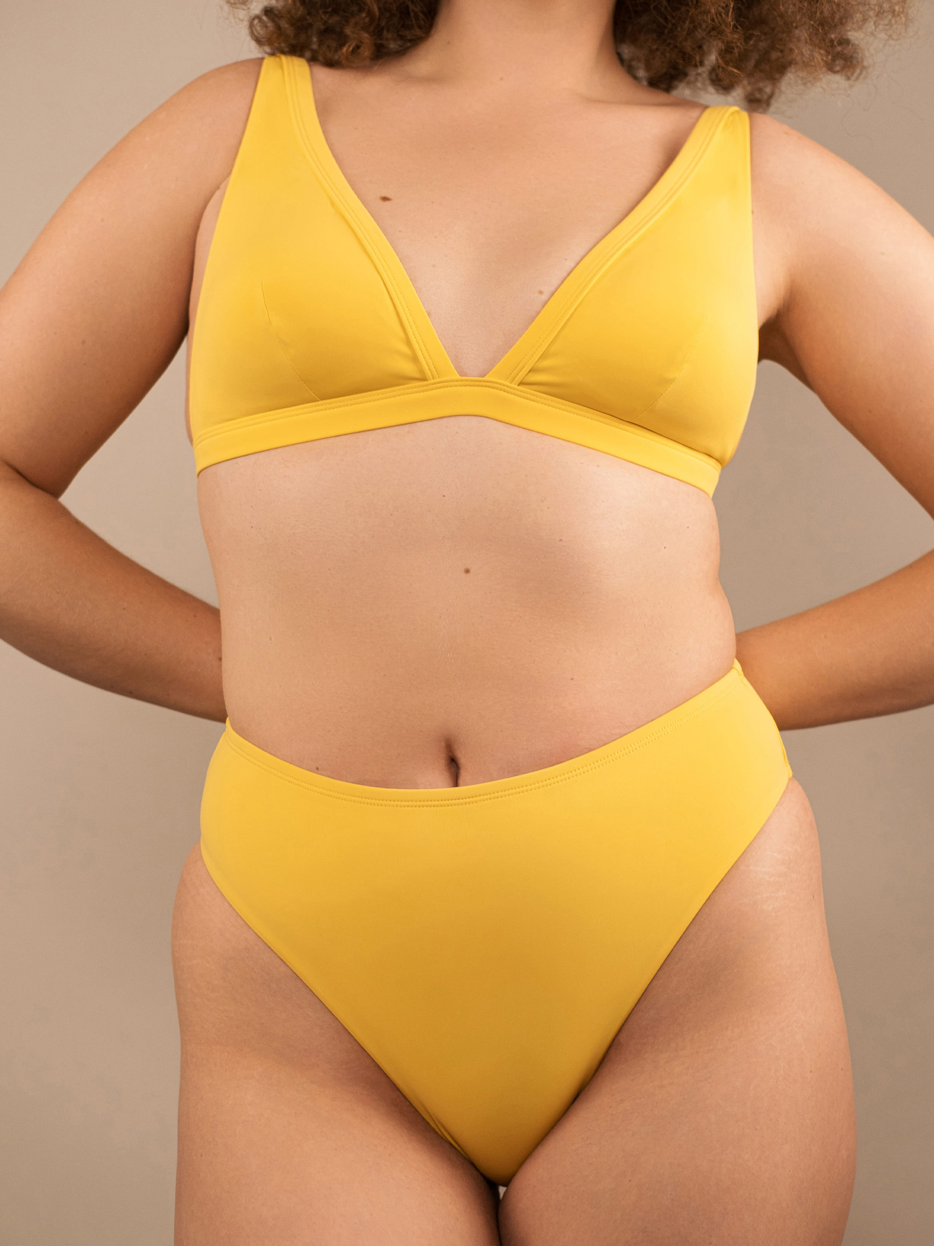 Нижняя часть купальника Brabrabra модель SO226521_yellow Фото