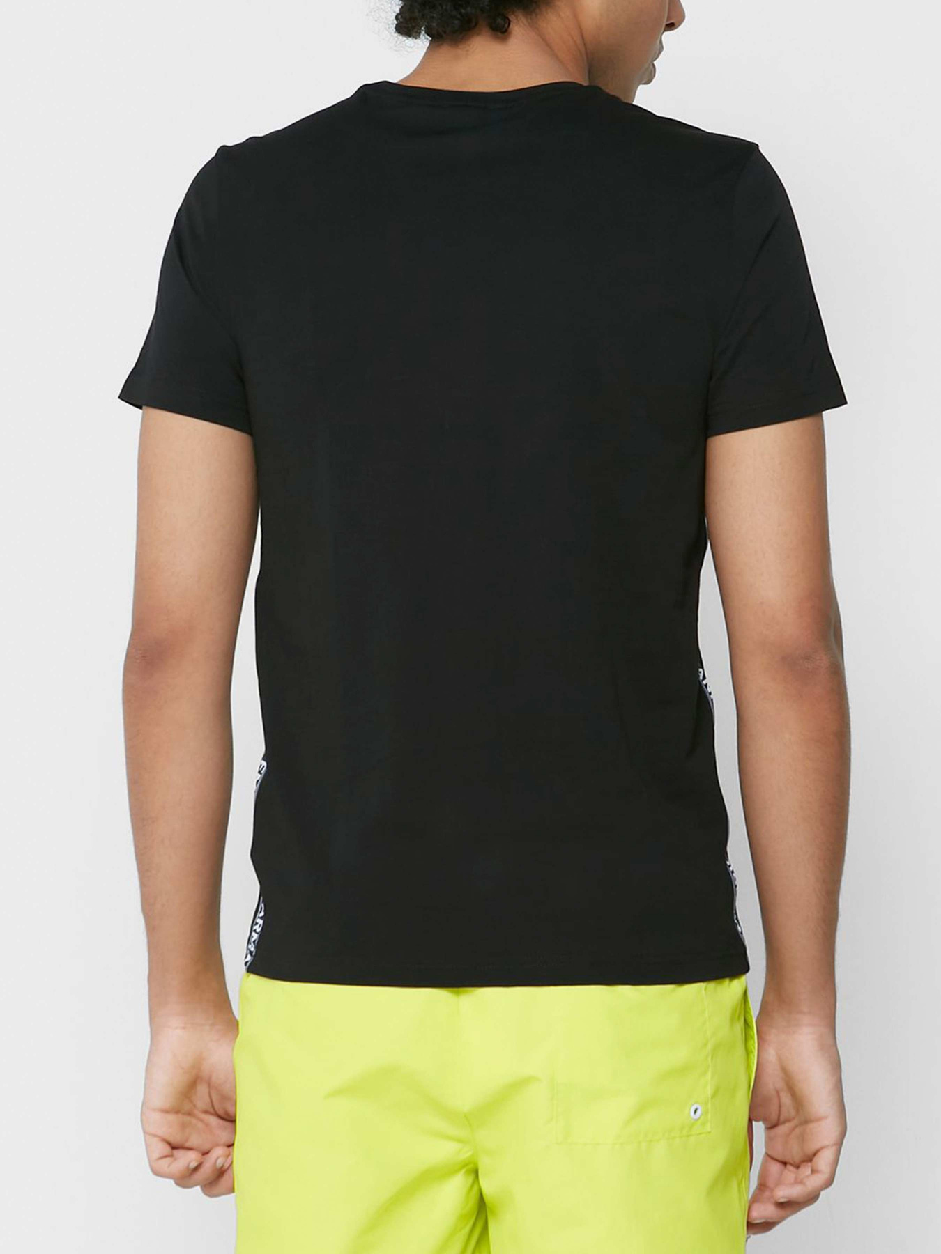 Футболки и поло Emporio Armani модель 211845-3R475-00020 Футболки и поло Emporio Armani модель 211845-3R475-00020 Фото