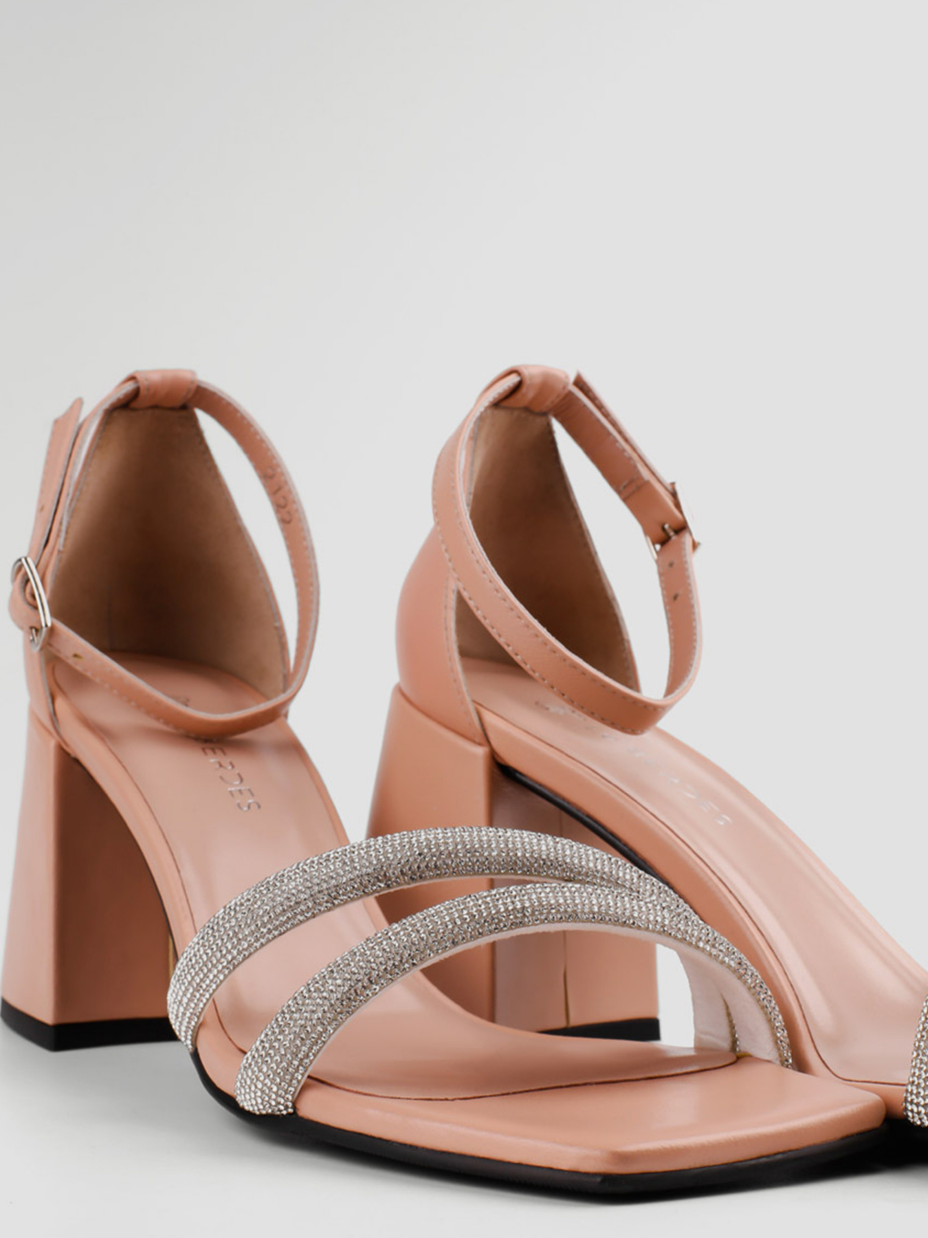 Босоніжки LeBERDES модель 00000015827 Фото