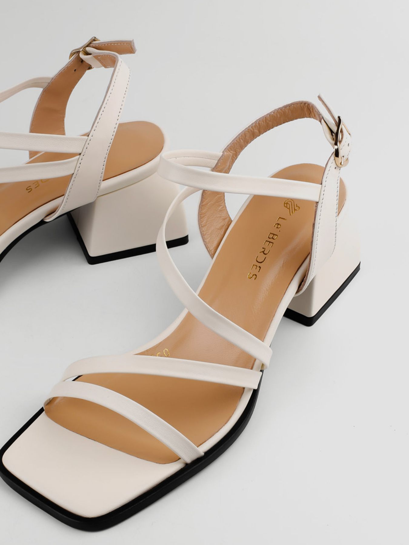 Босоножки LeBERDES модель 00000015847 Фото