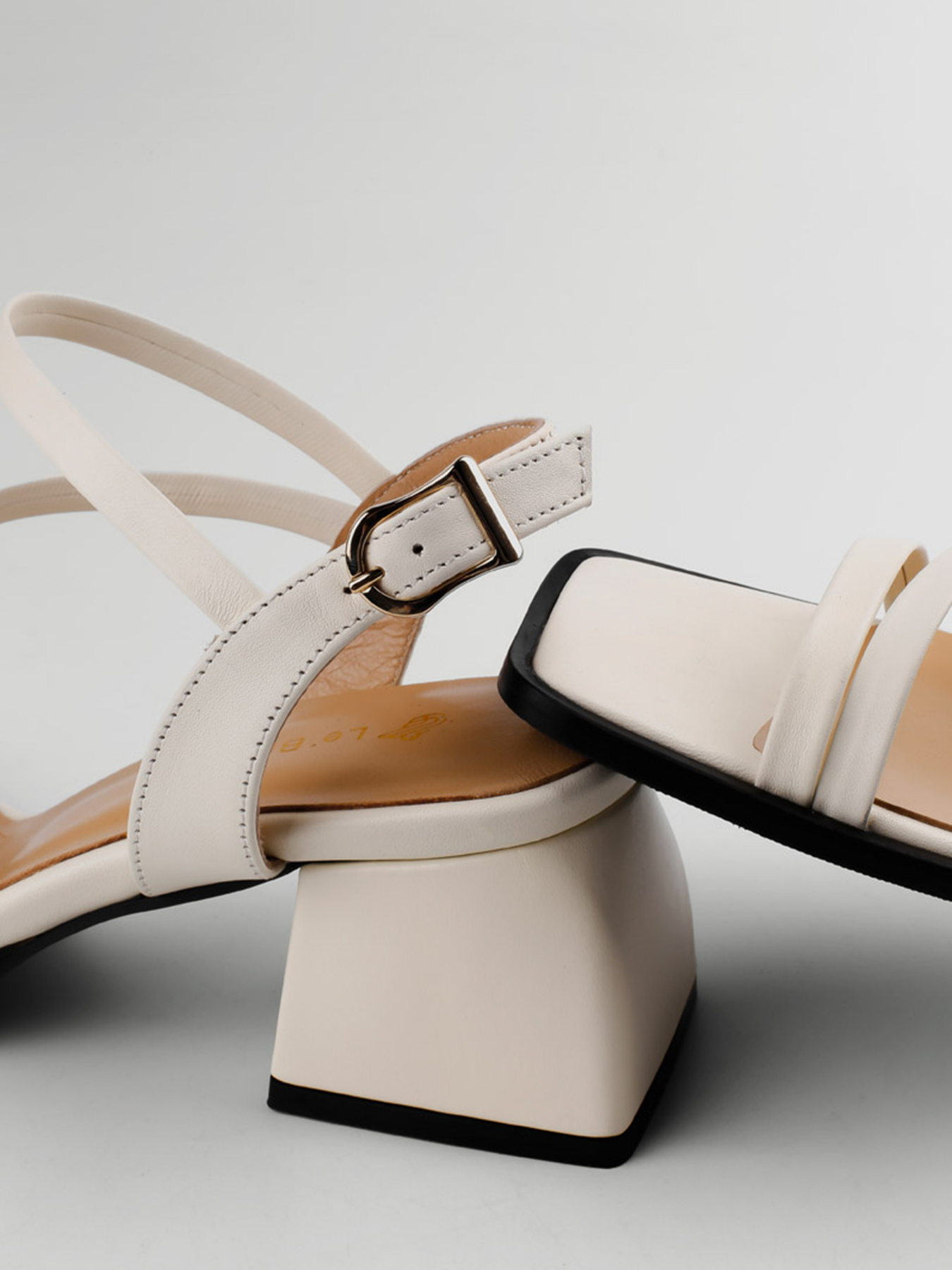 Босоножки LeBERDES модель 00000015847 Фото