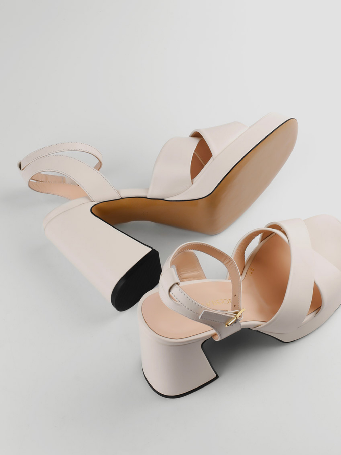 Босоножки LeBERDES модель 00000015848 Фото