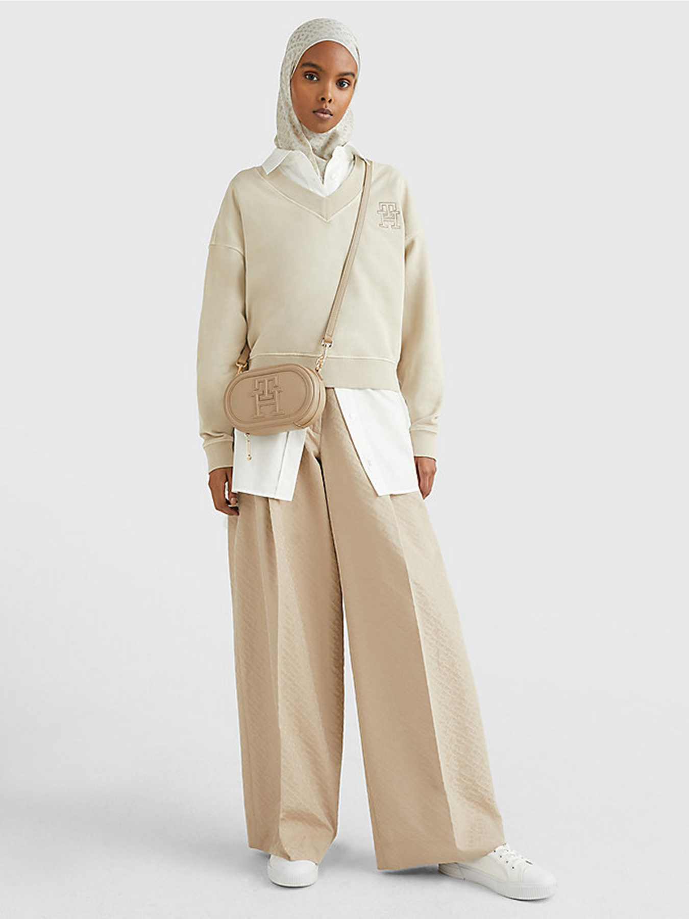 Сумки Tommy Hilfiger модель AW0AW14737-AEG Фото