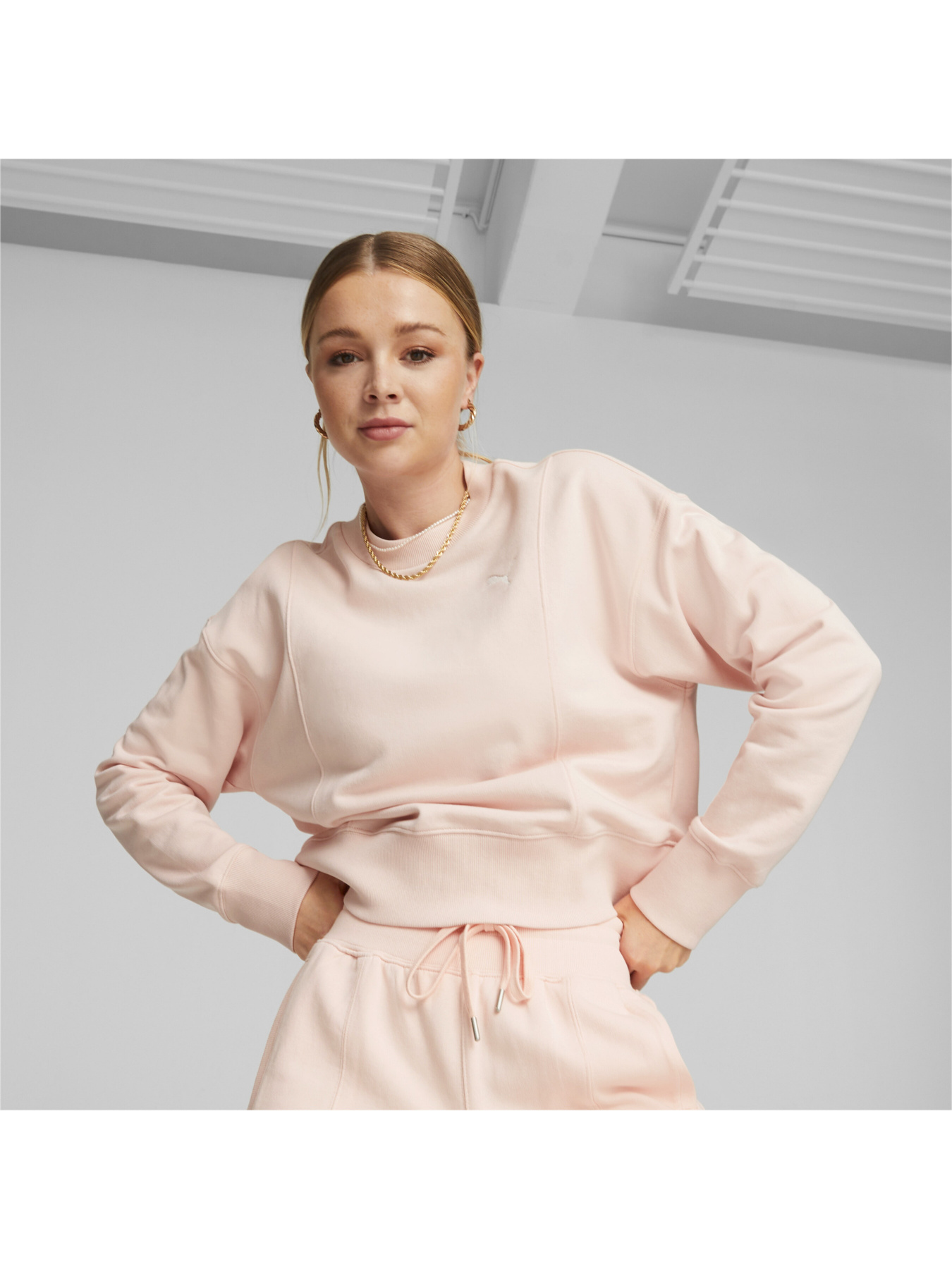 Свитшот PUMA HER Crew модель 673109 Фото