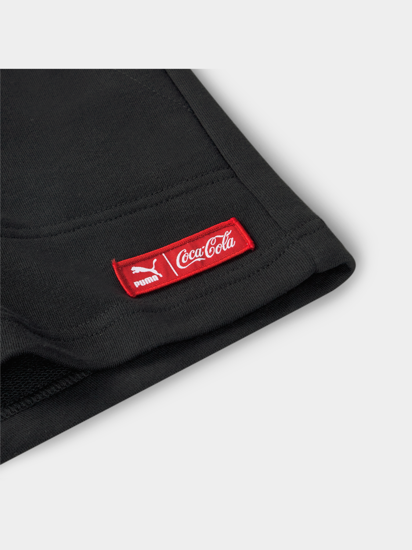 Шорты PUMA x Coca Cola Shorts модель 536167 Фото