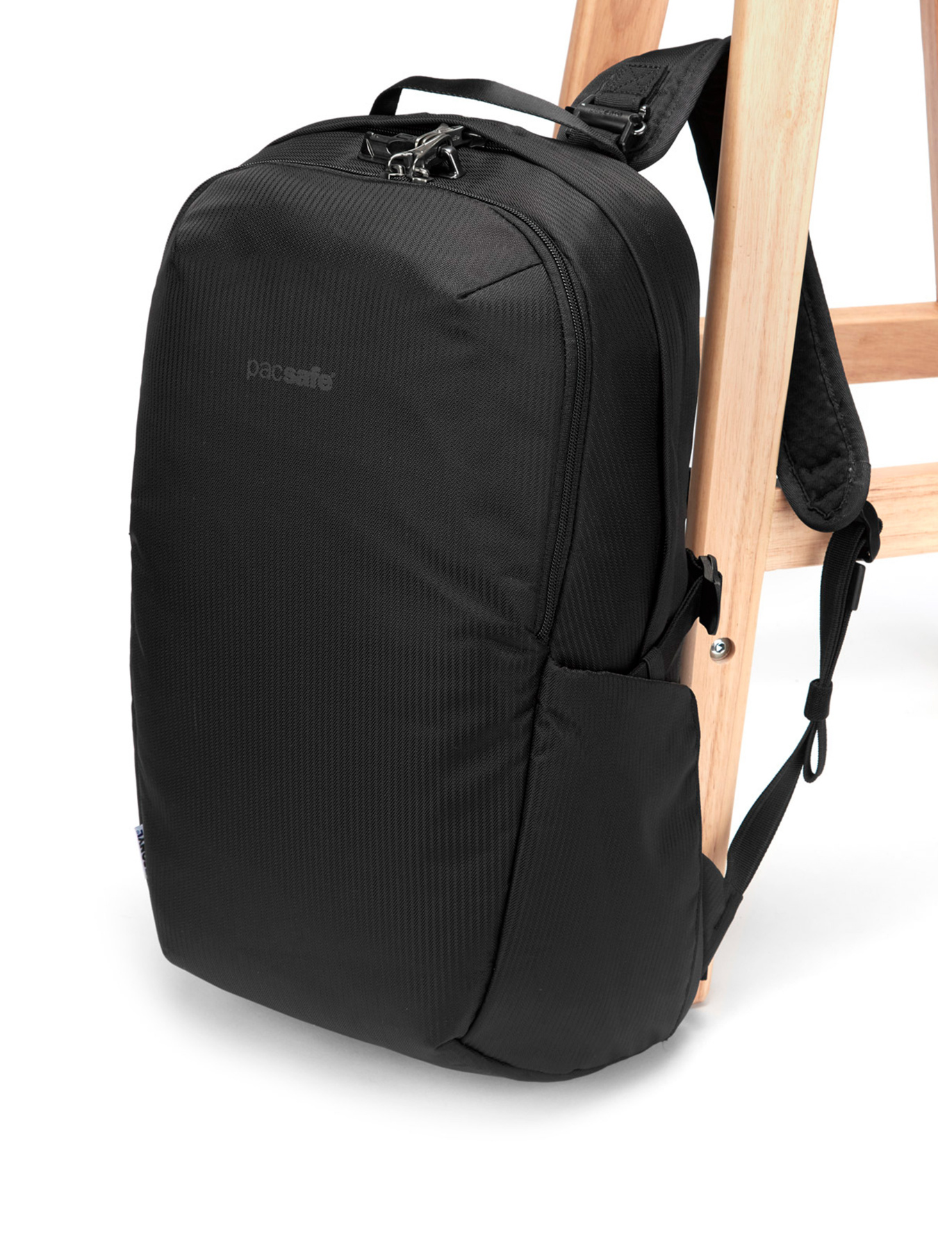 Повсякденний рюкзак Pacsafe Vibe 25L ECONYL backpack модель 40100138 Фото
