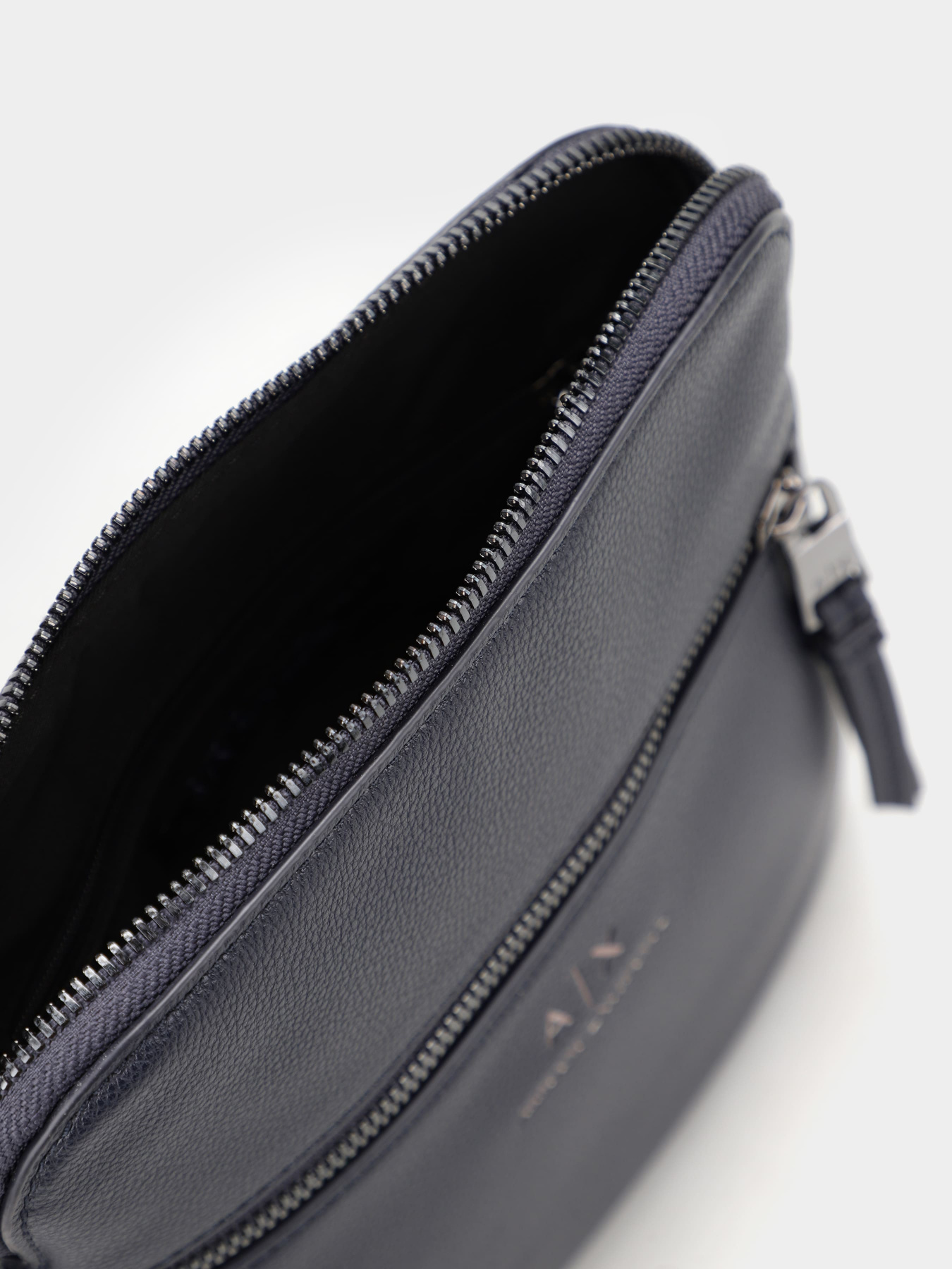 Сумки Armani Exchange модель 952391-CC830-00335 Фото