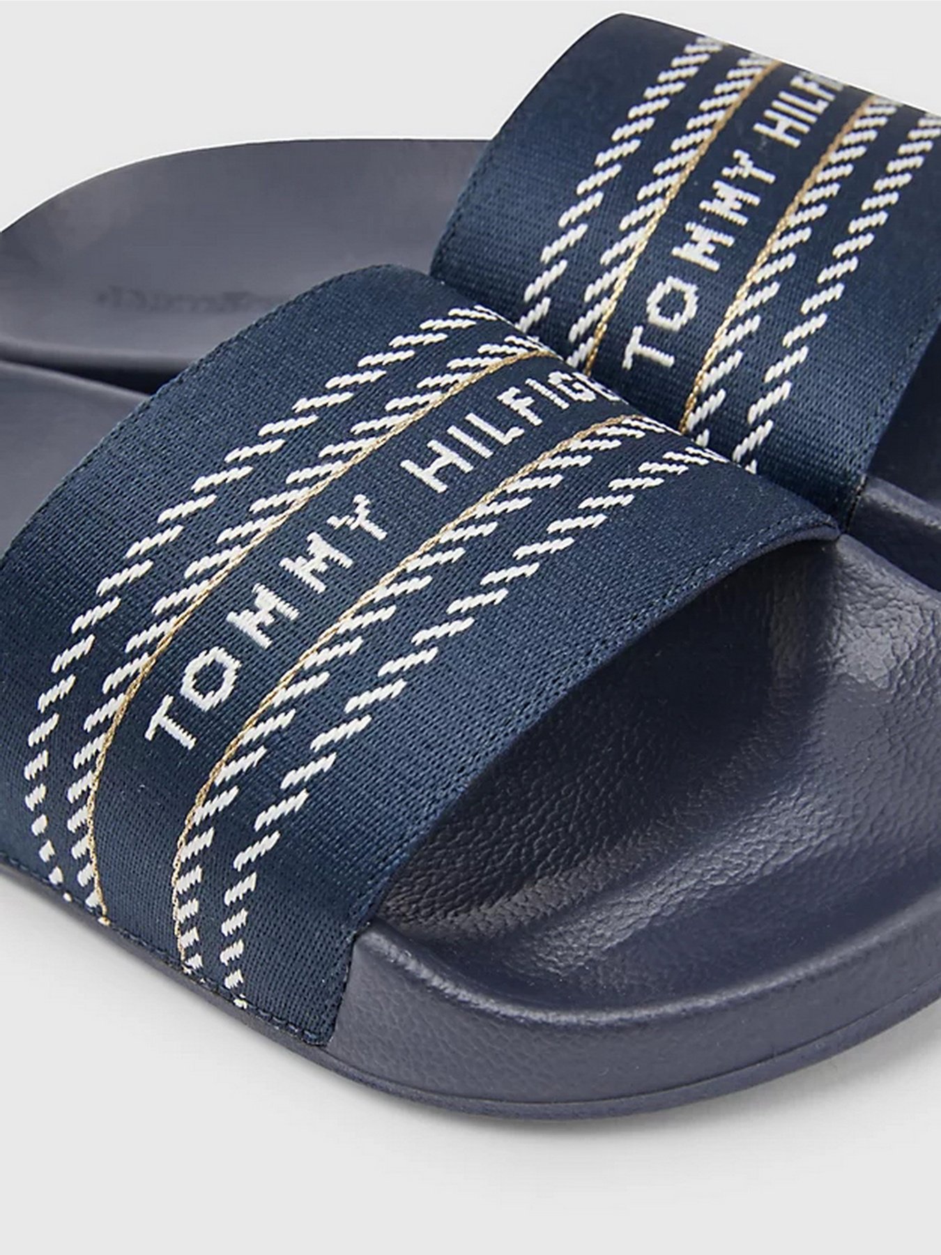 Шлёпанцы Tommy Hilfiger модель FW0FW07153-DW6 Фото
