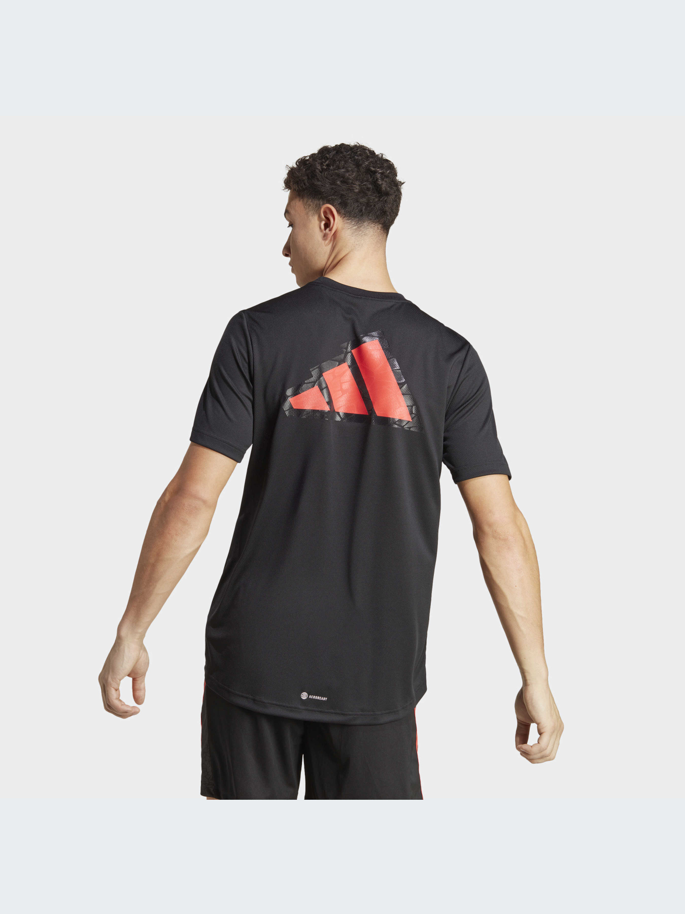 Спортивна футболка Adidas модель IB7901 Спортивна футболка Adidas модель IB7901 Фото