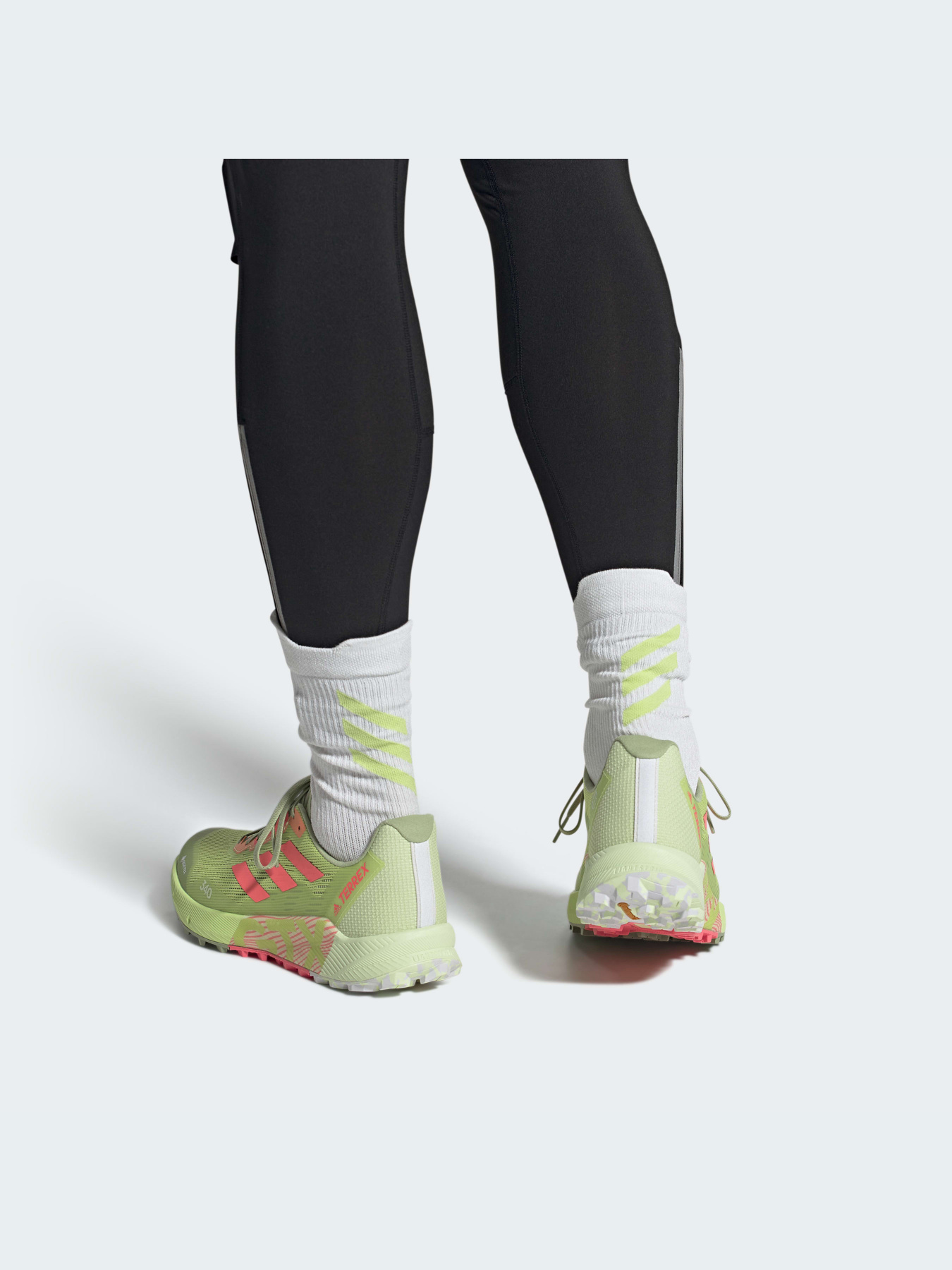 Кросівки для бігу Adidas модель H03182 Фото