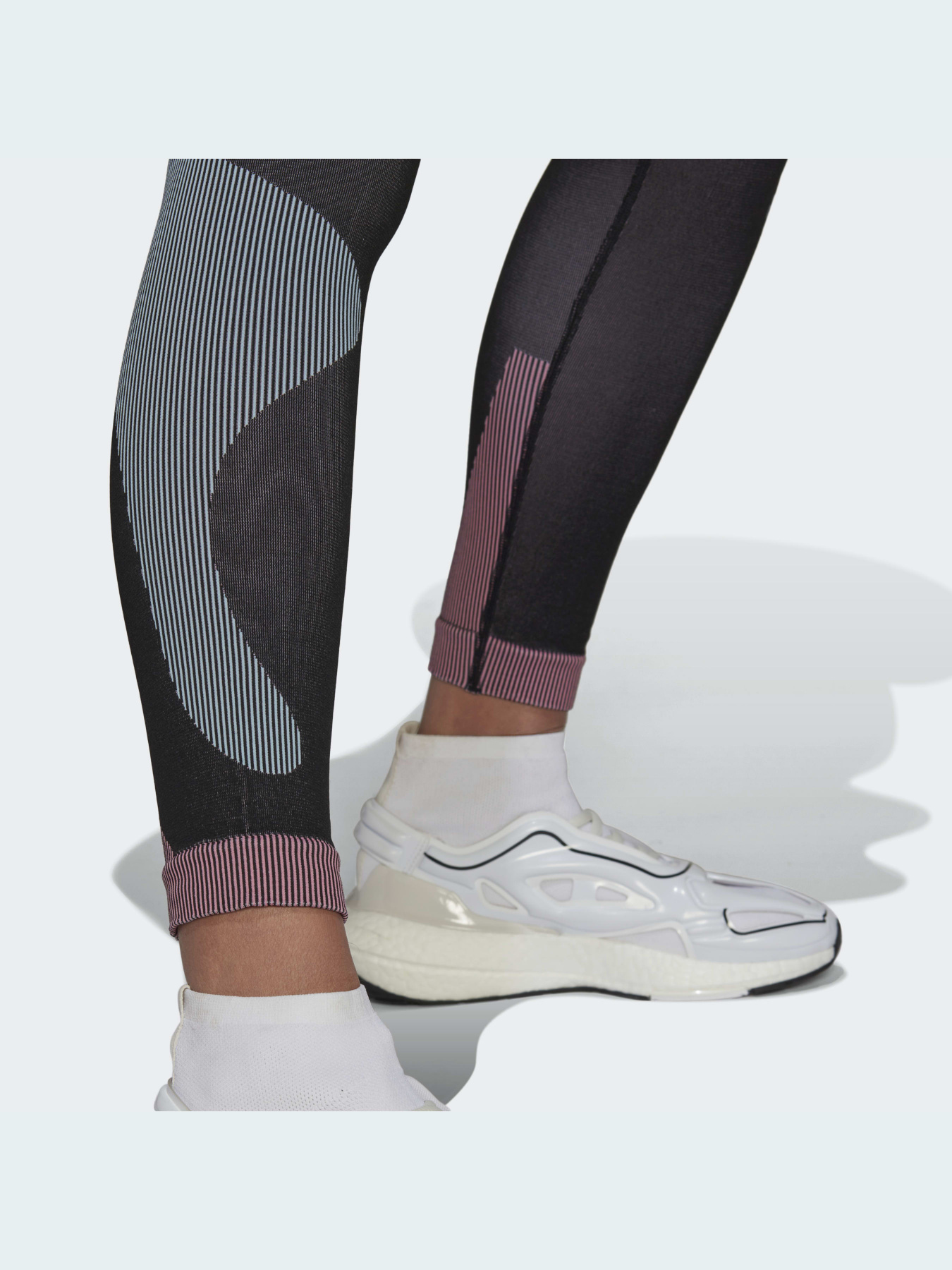 Спортивные леггинсы Adidas модель HG8786 Фото