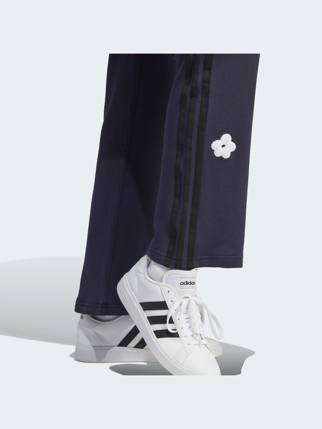 Штани повсякденні Adidas 3 Stripes модель IC0019 Фото