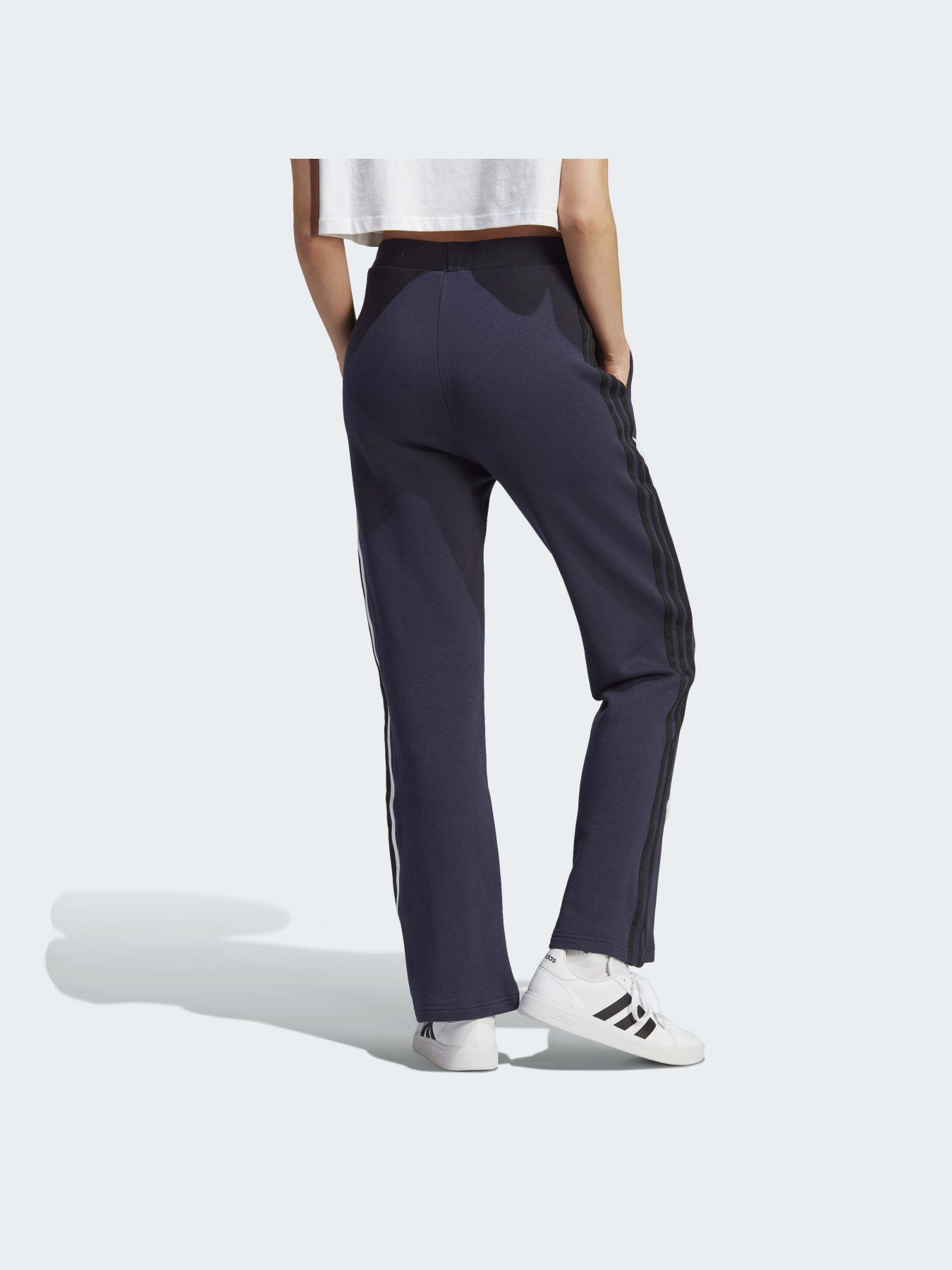 Повсякденні штани Adidas 3 Stripes модель IC0019 Повсякденні штани Adidas 3 Stripes модель IC0019 Фото