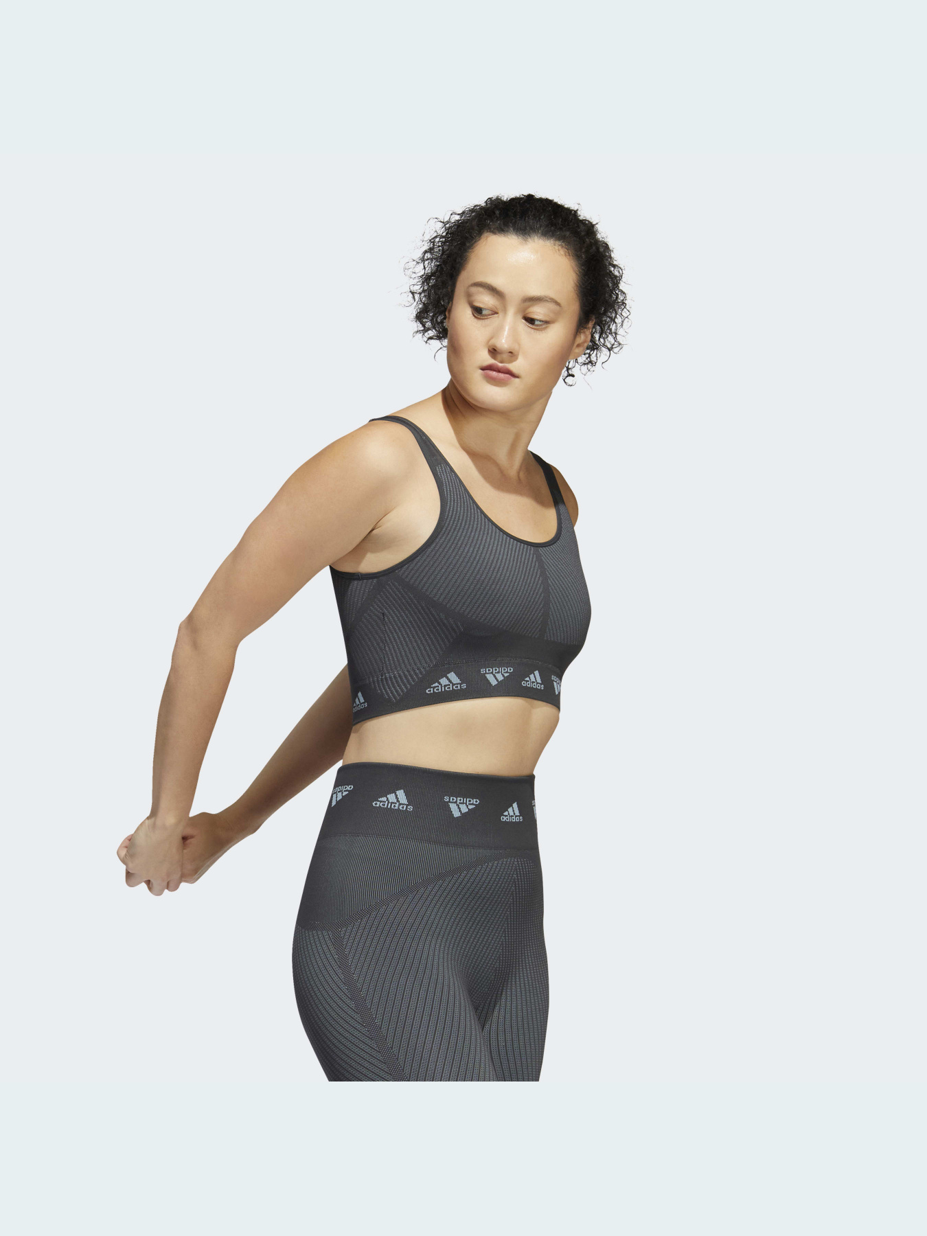 Топ спортивний Adidas модель HE2614 Фото