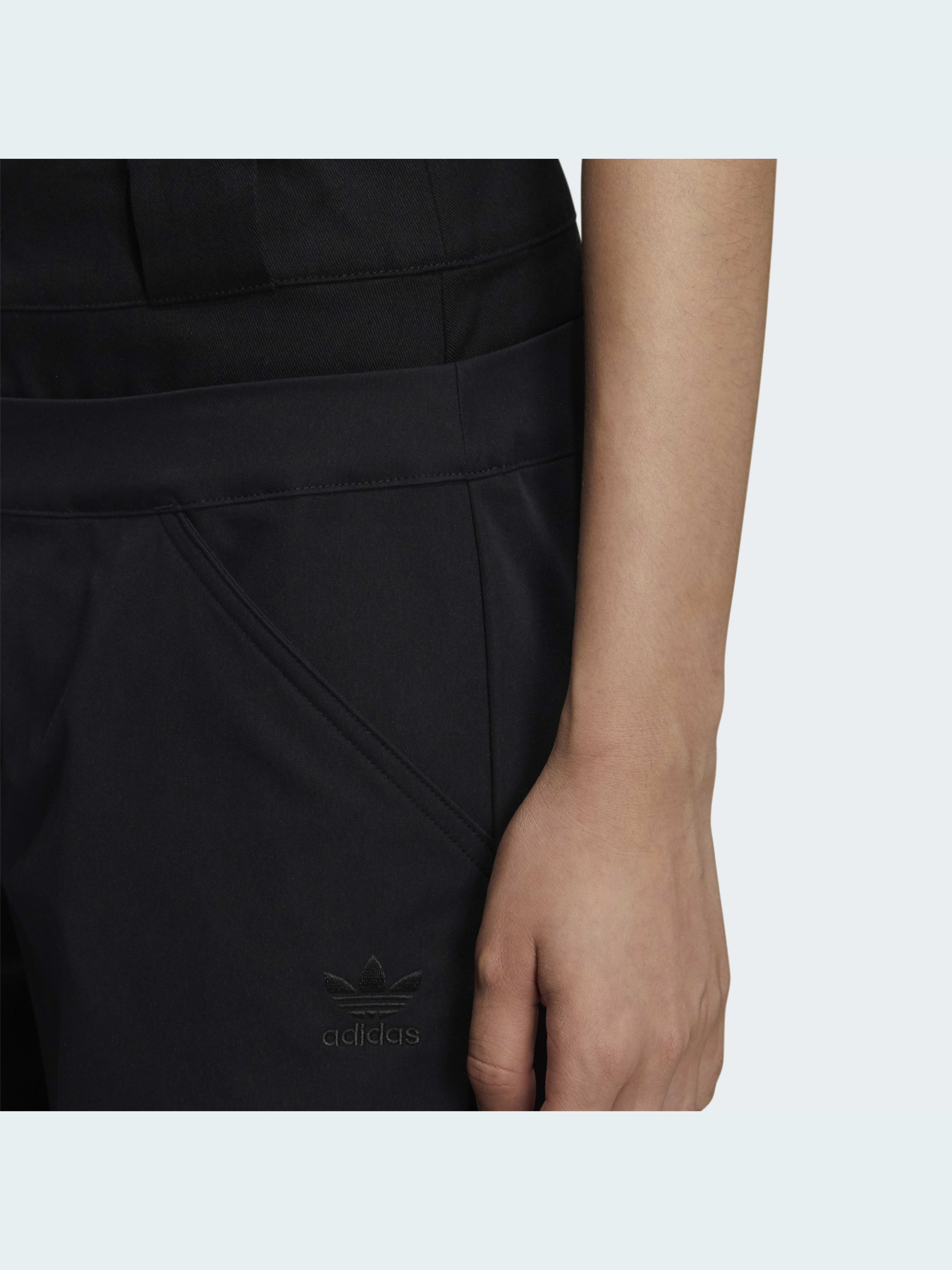 Повседневные штаны Adidas модель HD0333 Повседневные штаны Adidas модель HD0333 Фото