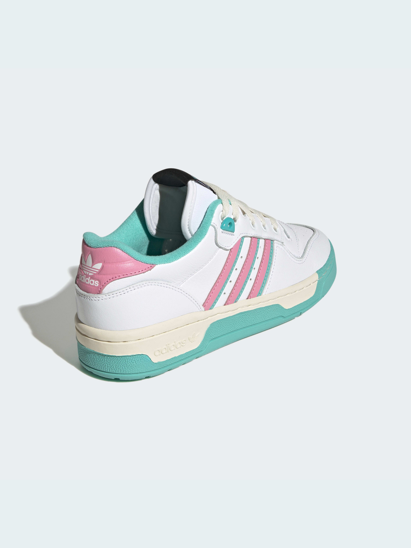 Кросівки повсякденні Adidas модель HQ6877 Фото