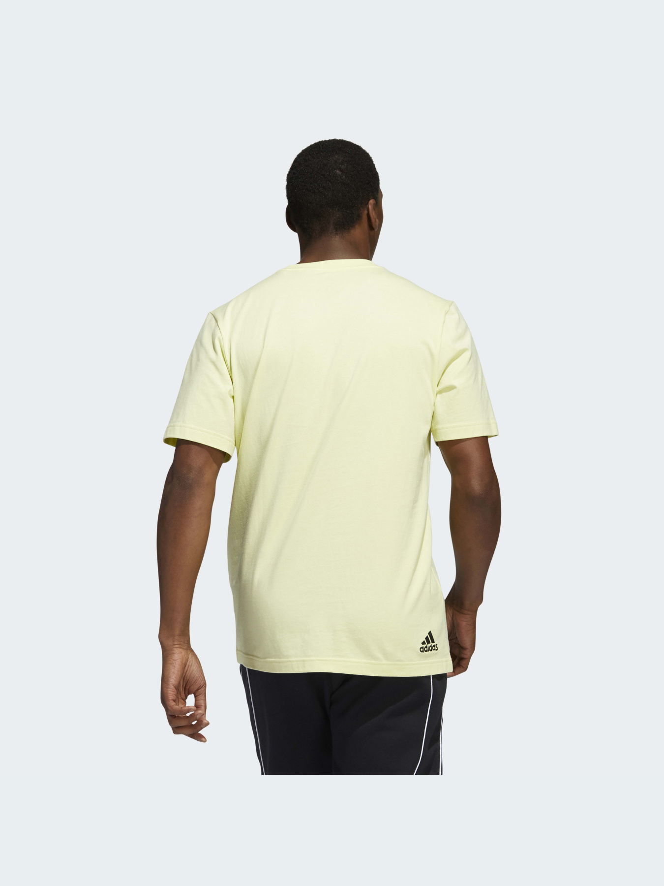 Спортивная футболка Adidas Graphics модель HE0863 Фото