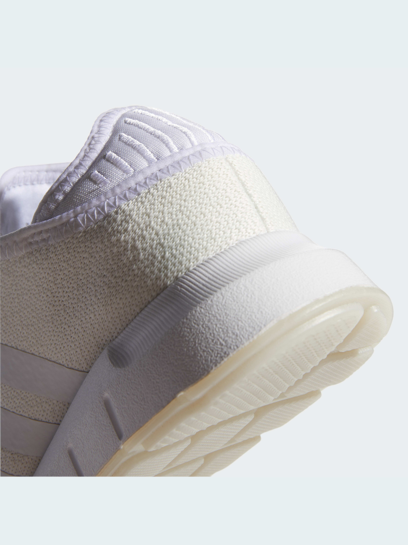 Кросівки повсякденні Adidas Swift модель FY2138 Фото