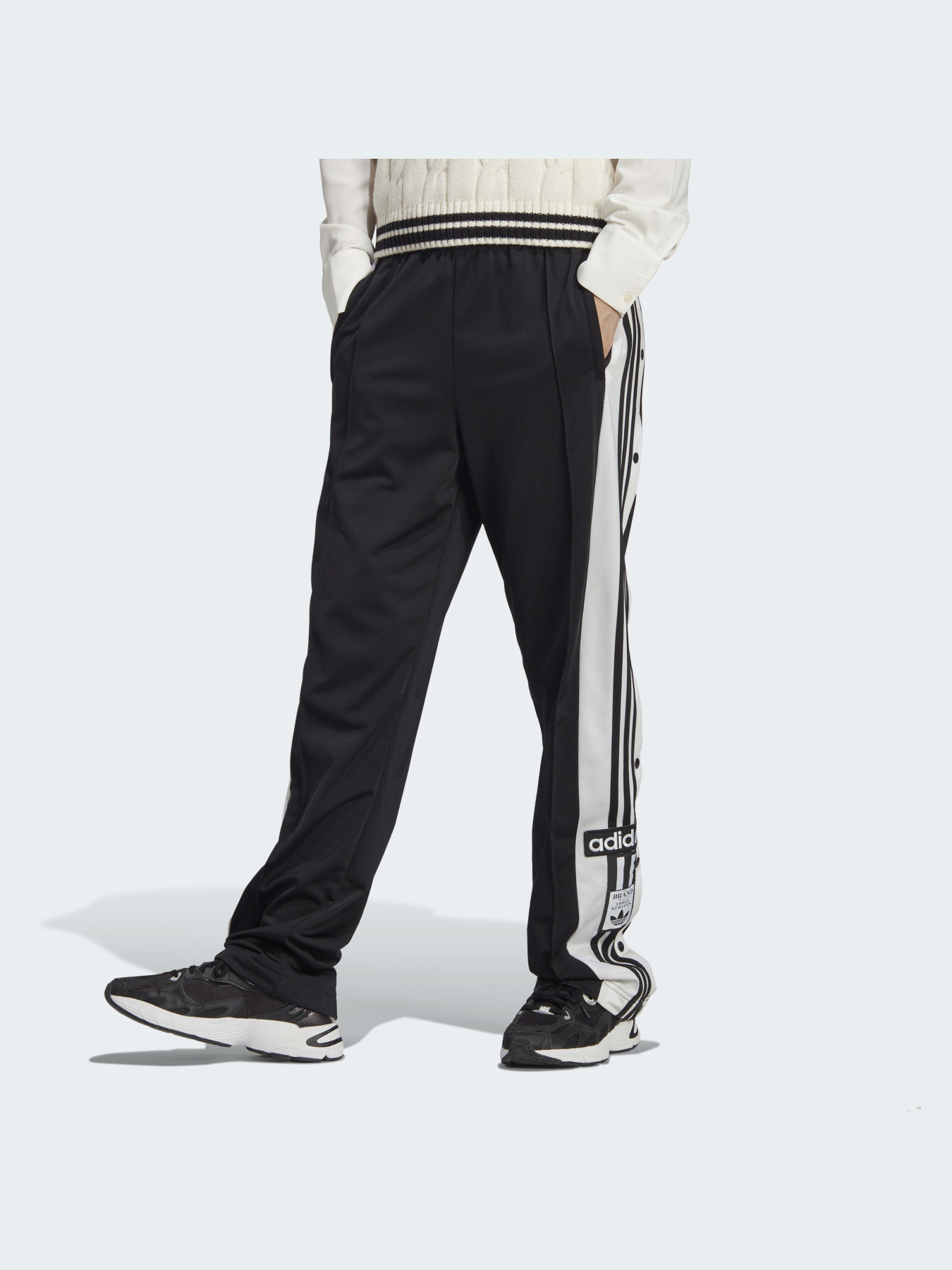 Повседневные штаны Adidas Adicolor модель GN2807 Повседневные штаны Adidas Adicolor модель GN2807 Фото