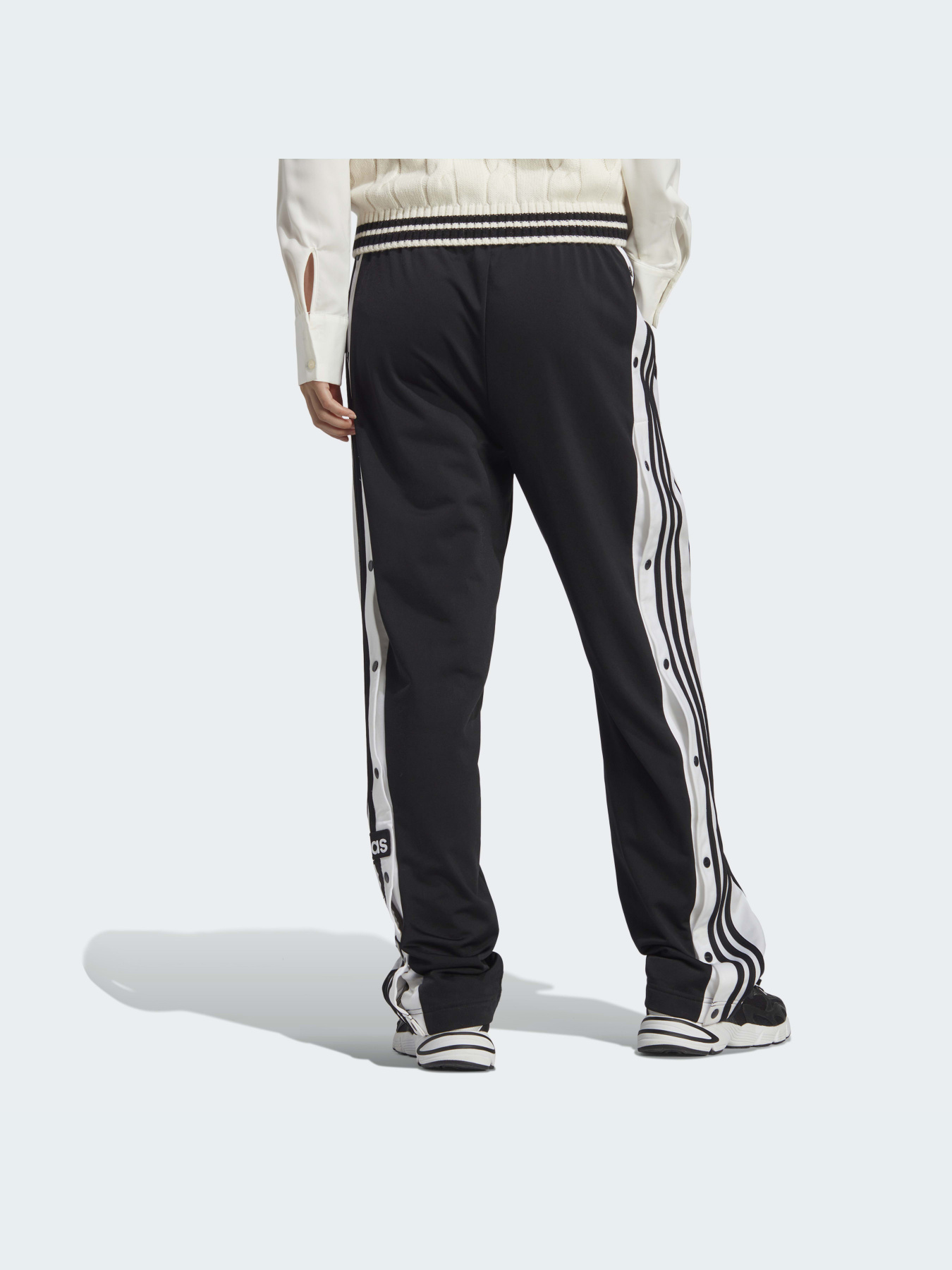 Повседневные штаны Adidas Adicolor модель GN2807 Повседневные штаны Adidas Adicolor модель GN2807 Фото