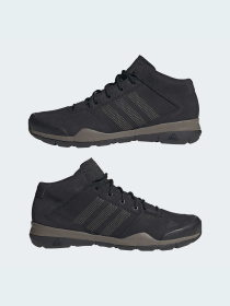 Кроссовки аутдор Adidas модель M18558 Фото