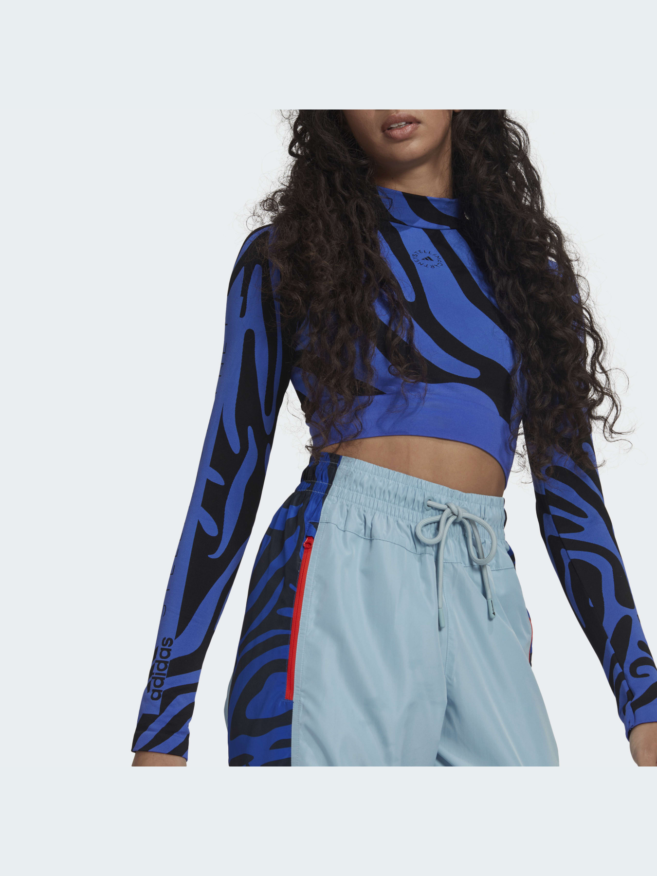 Топ спортивный Adidas модель HF3066 Фото