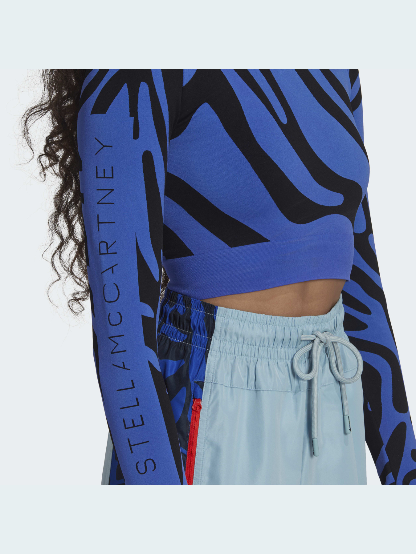 Топ спортивный Adidas модель HF3066 Фото