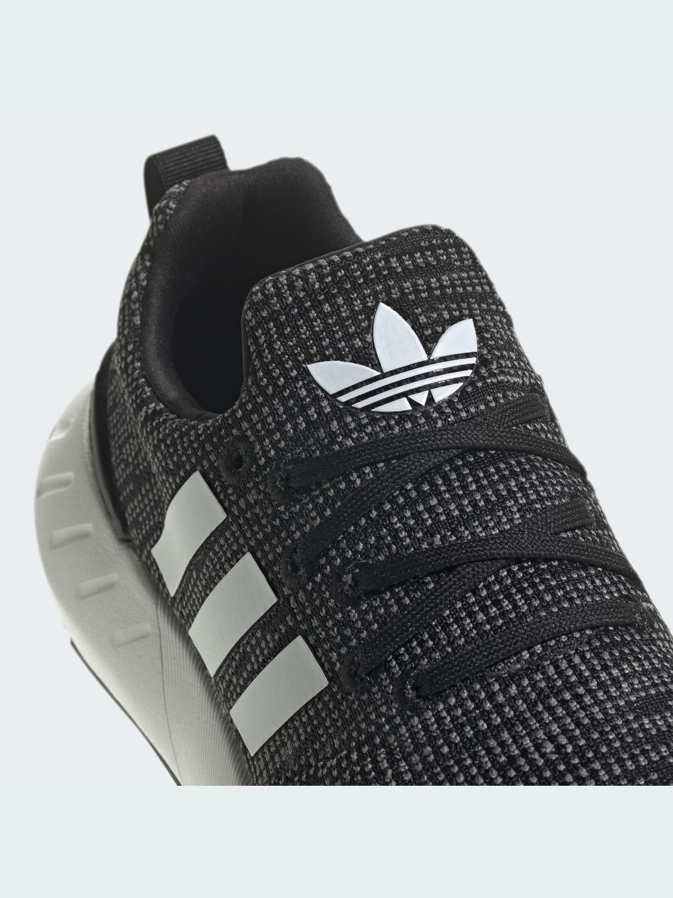 Кросівки повсякденні Adidas Swift модель GW8176 Фото