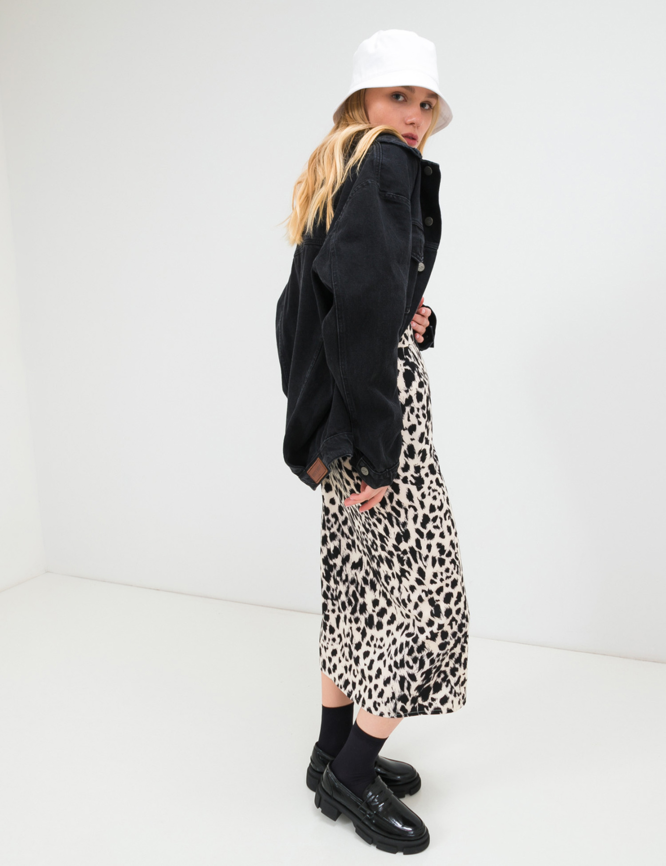 Джинсова куртка Джинсовая куртка - бомбер модель bmbr0 Джинсова куртка Джинсовая куртка - бомбер модель bmbr0 Фото