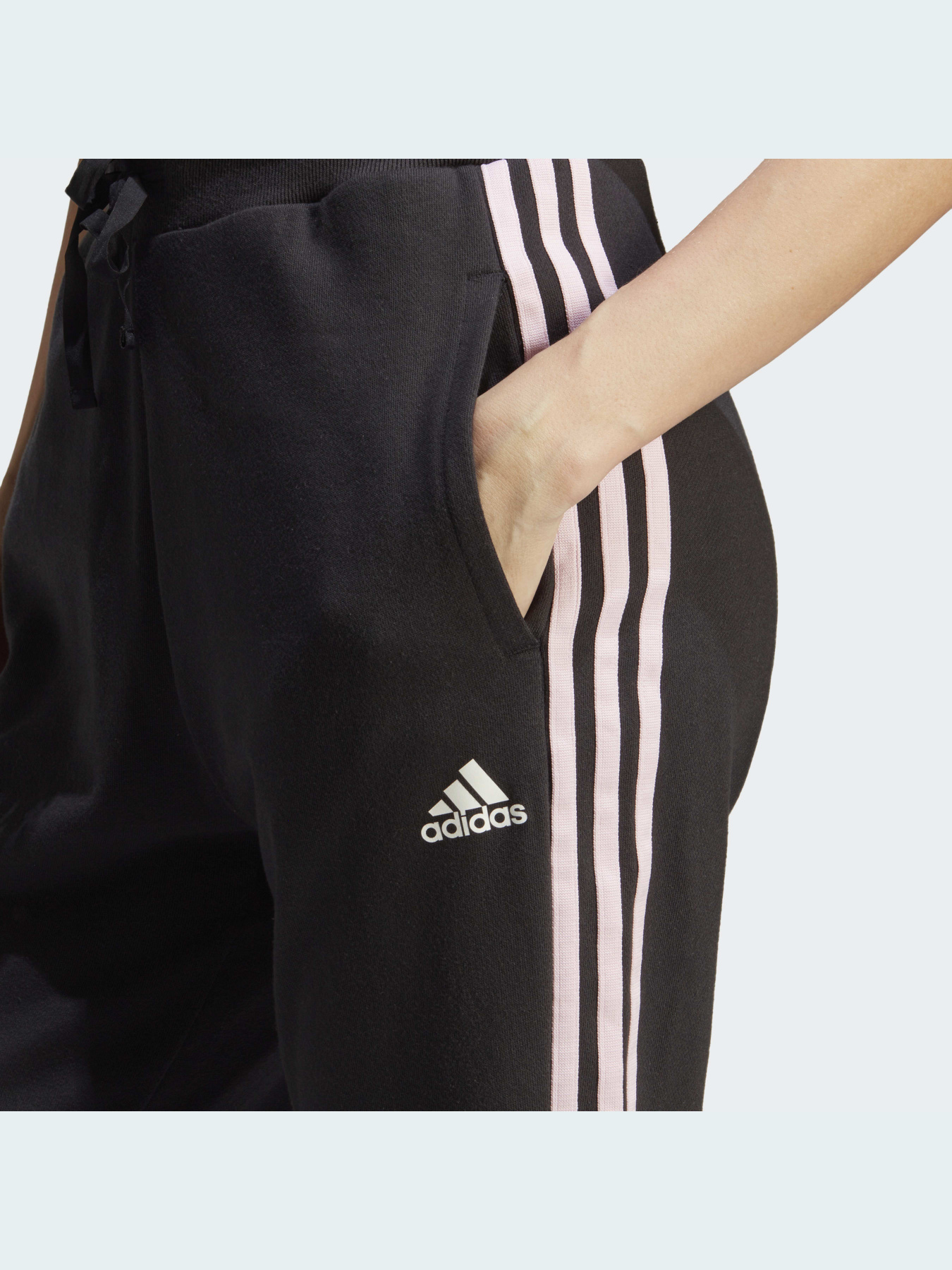 Повседневные штаны Adidas 3 Stripes модель IC0018 Повседневные штаны Adidas 3 Stripes модель IC0018 Фото