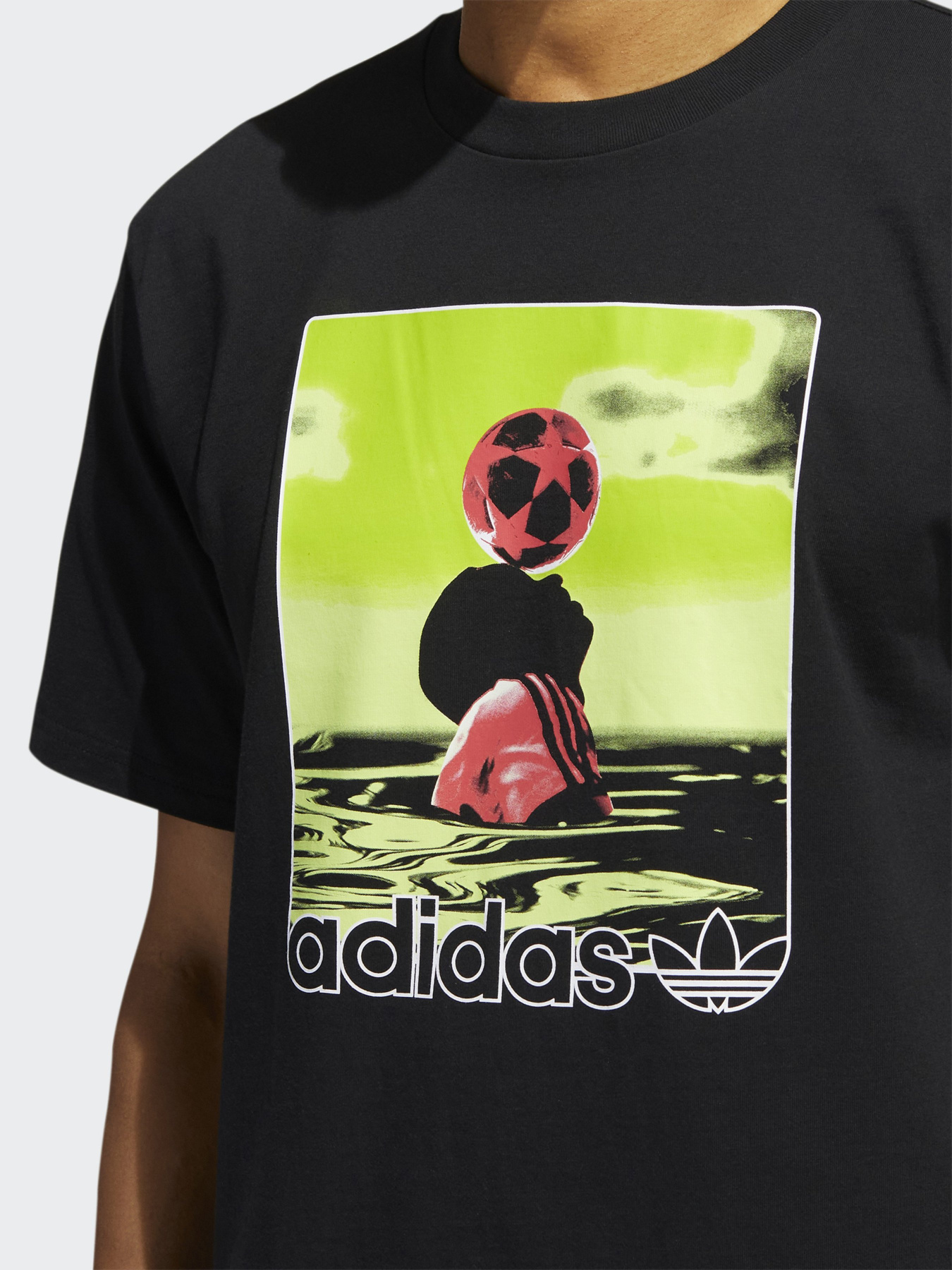 Футболки і поло Adidas Graphics модель HC2128 Футболки і поло Adidas Graphics модель HC2128 Фото