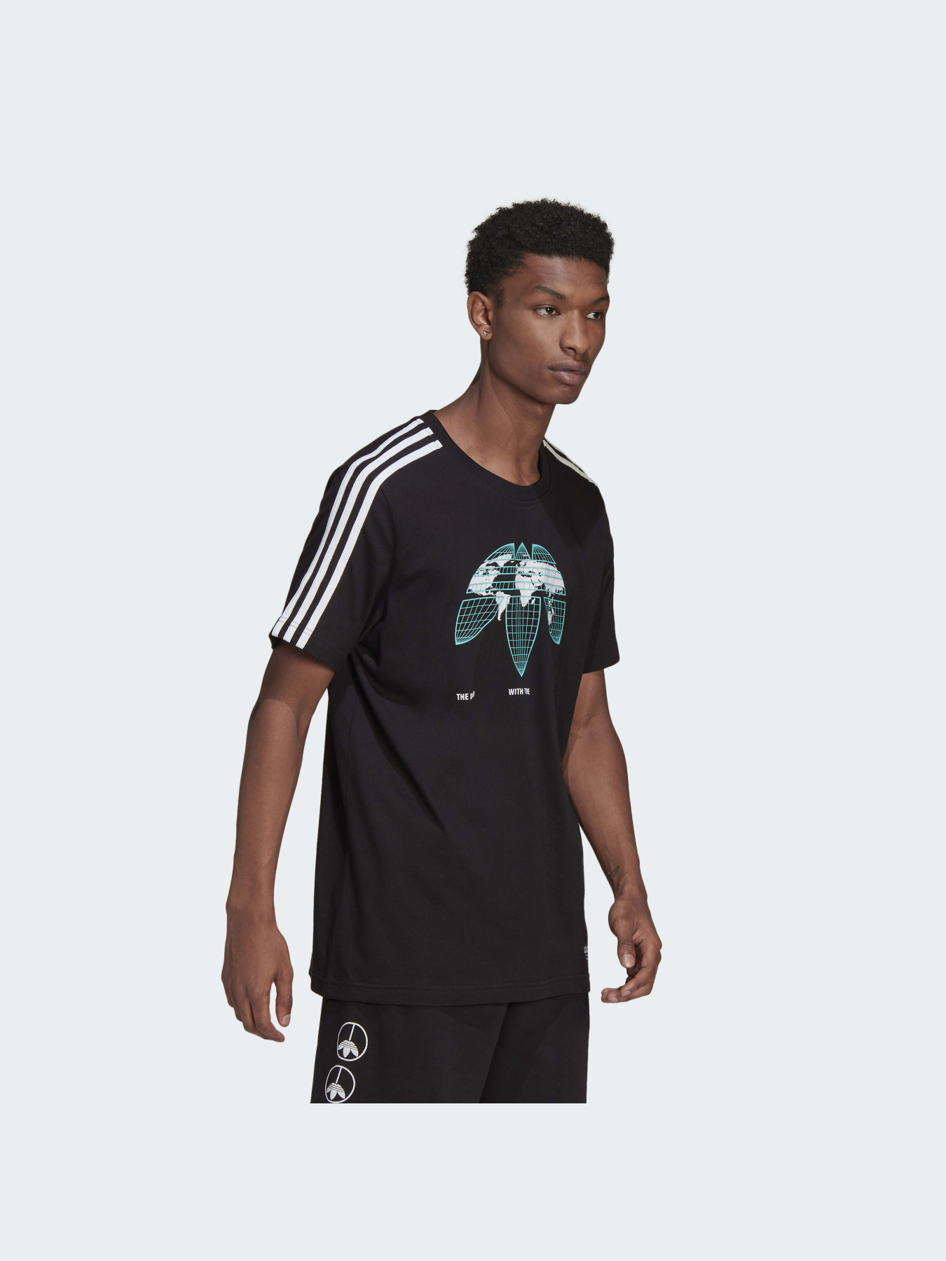 Футболка Adidas Graphics модель HF4906 Футболка Adidas Graphics модель HF4906 Фото