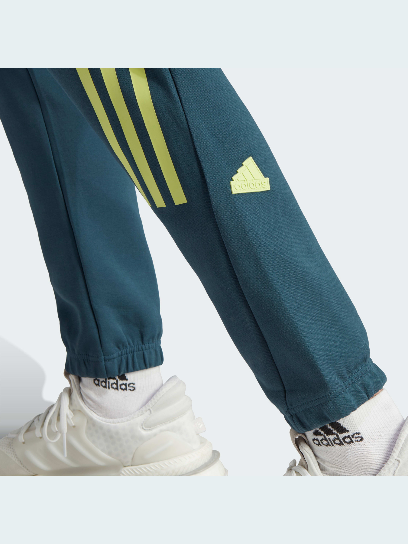 Повседневные штаны Adidas 3 Stripes модель IJ6372 Повседневные штаны Adidas 3 Stripes модель IJ6372 Фото