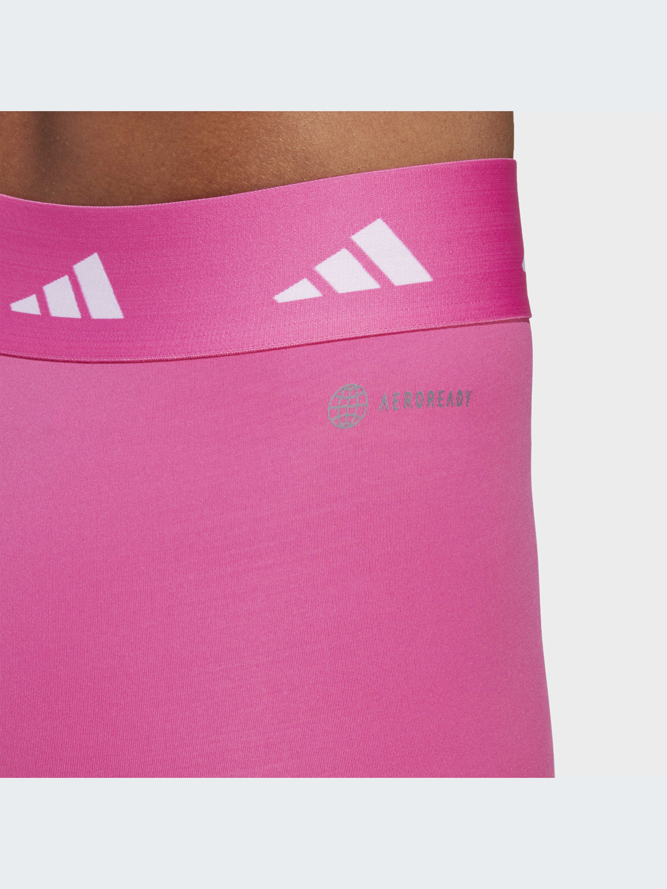 Спортивные леггинсы Adidas 3 Stripes модель HR9639 Спортивные леггинсы Adidas 3 Stripes модель HR9639 Фото