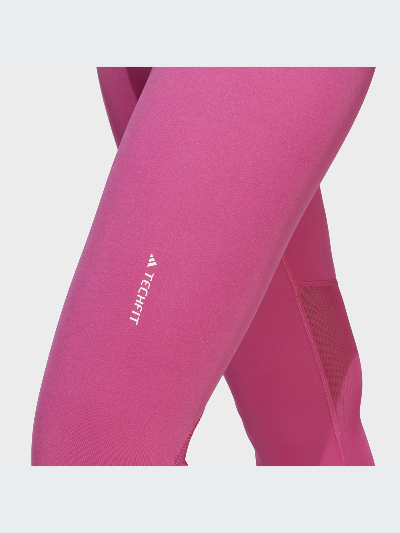 Спортивные леггинсы Adidas 3 Stripes модель HR9639 Спортивные леггинсы Adidas 3 Stripes модель HR9639 Фото