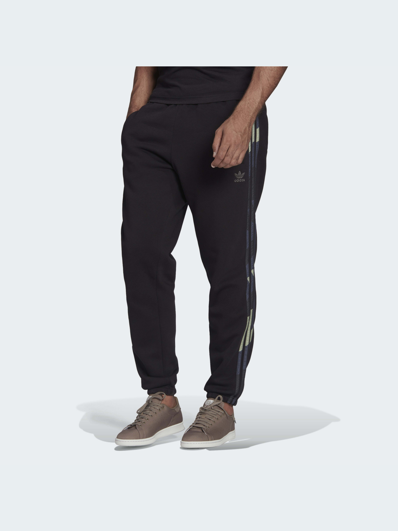 Штани повсякденні Adidas Graphics модель HF4878 Фото