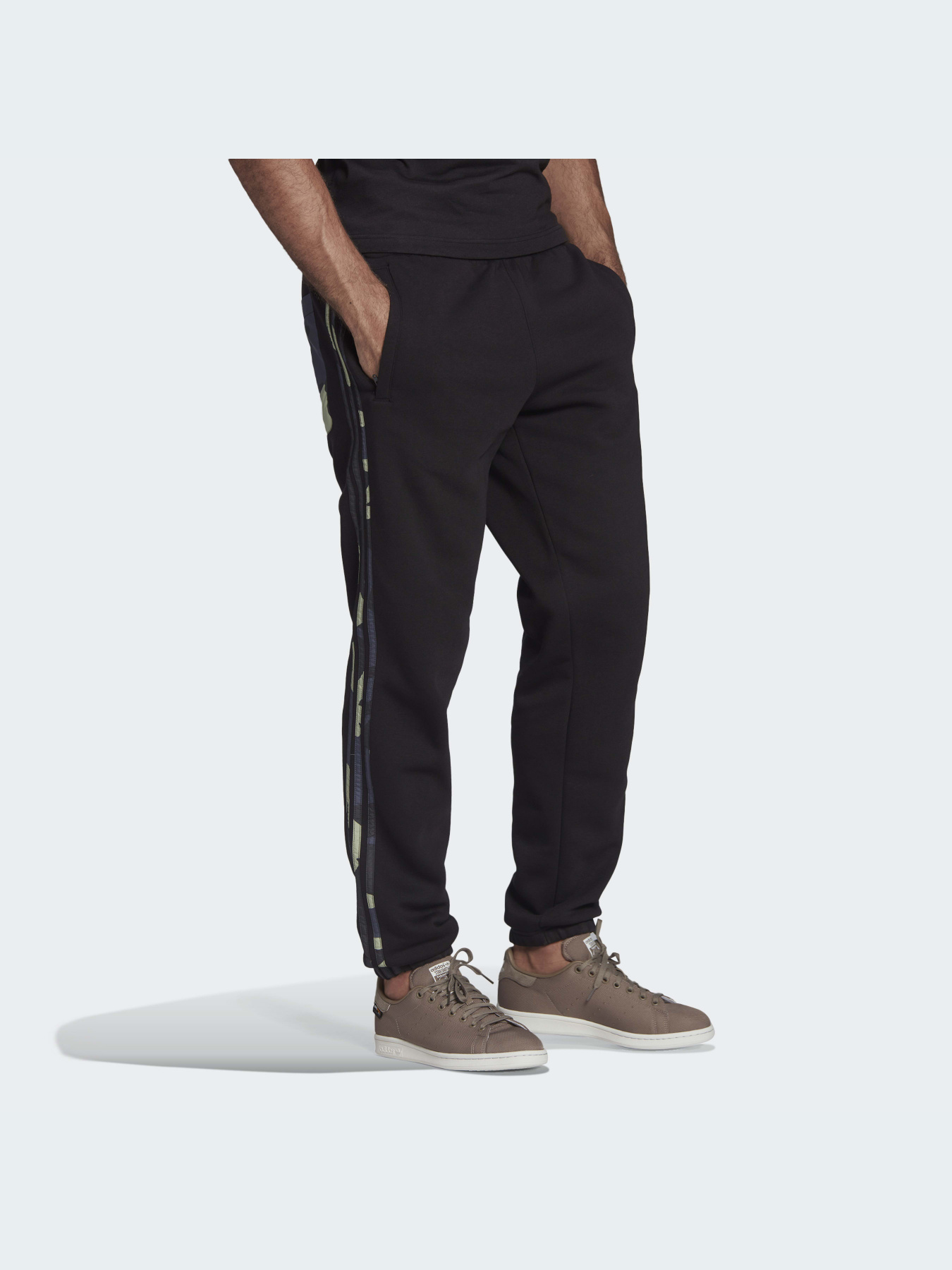 Повседневные штаны Adidas Graphics модель HF4878 Повседневные штаны Adidas Graphics модель HF4878 Фото