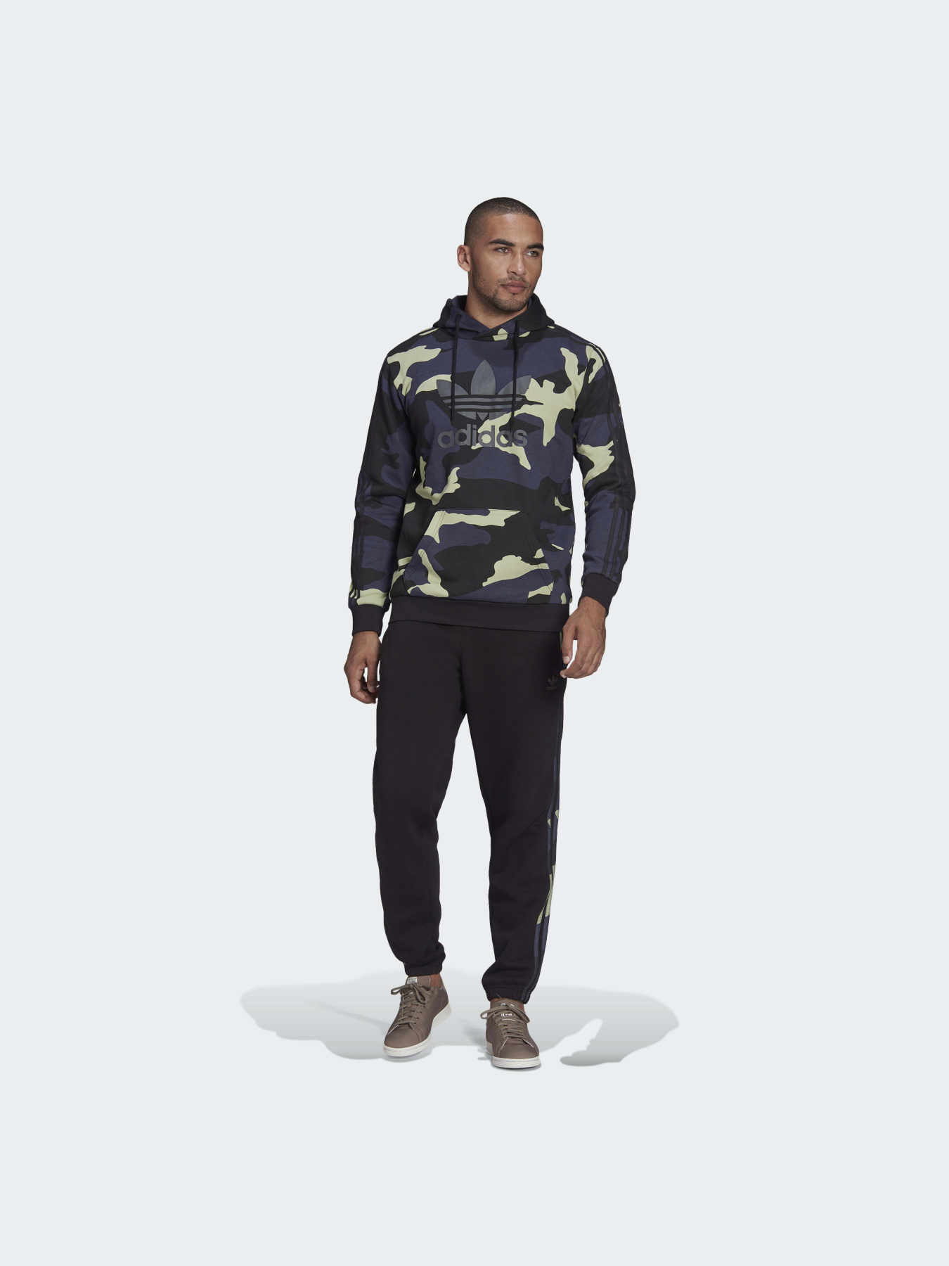 Повседневные штаны Adidas Graphics модель HF4878 Повседневные штаны Adidas Graphics модель HF4878 Фото