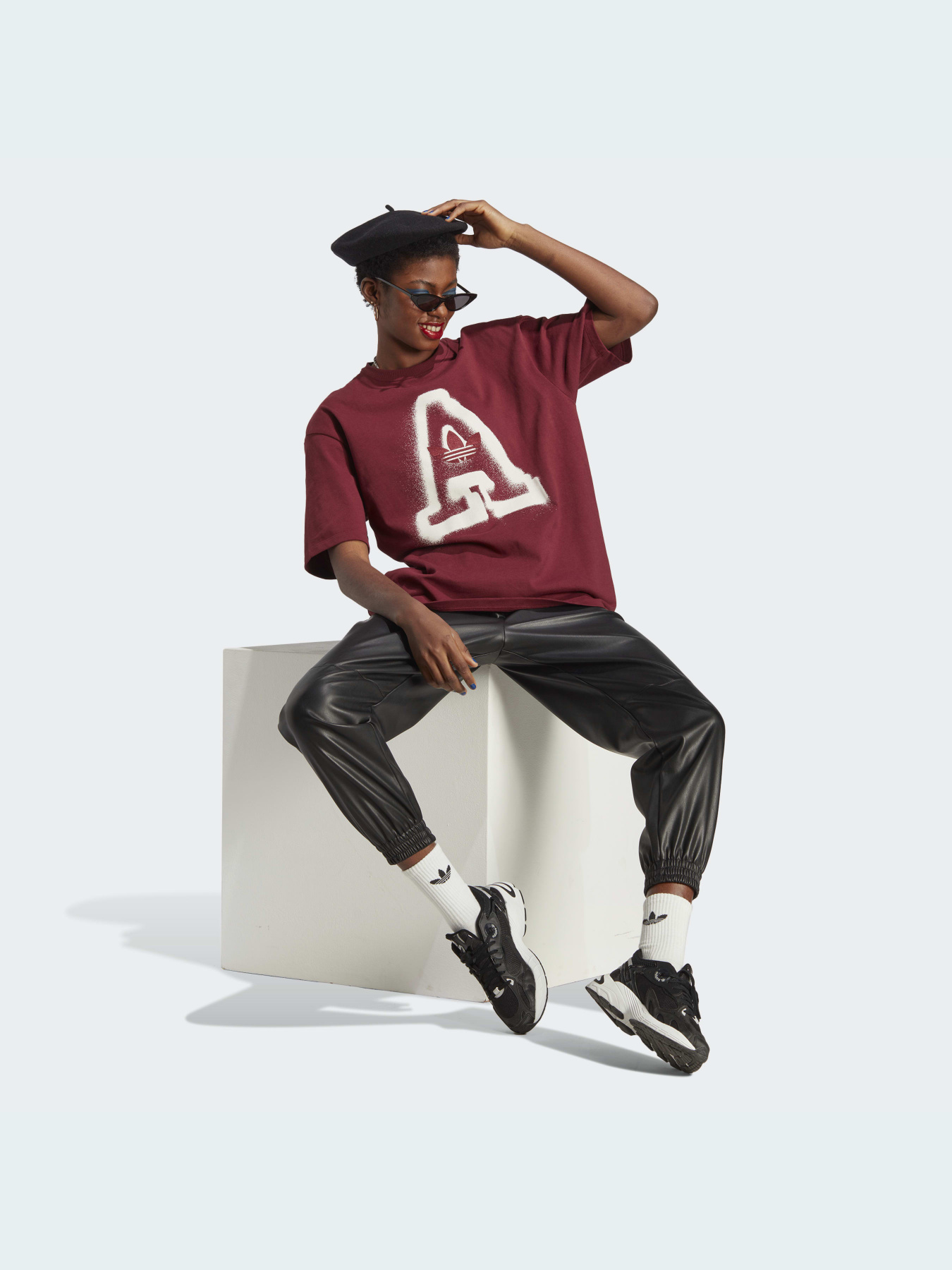 Футболка Adidas Graphics модель IC5245 Фото