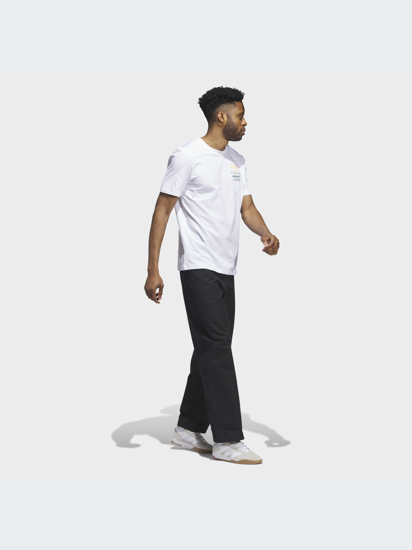 Футболка Adidas Graphics модель IJ0980 Футболка Adidas Graphics модель IJ0980 Фото