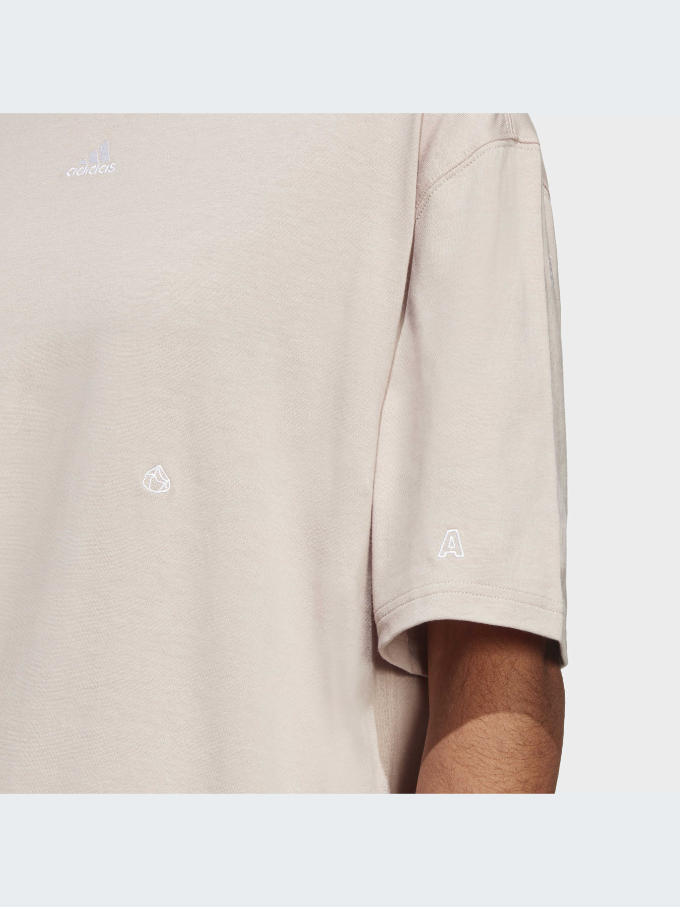 Футболка Adidas Graphics модель IC8669 Фото