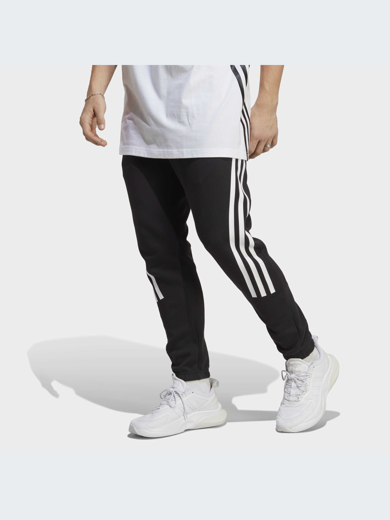 Повседневные штаны Adidas 3 Stripes модель IC8254 Фото