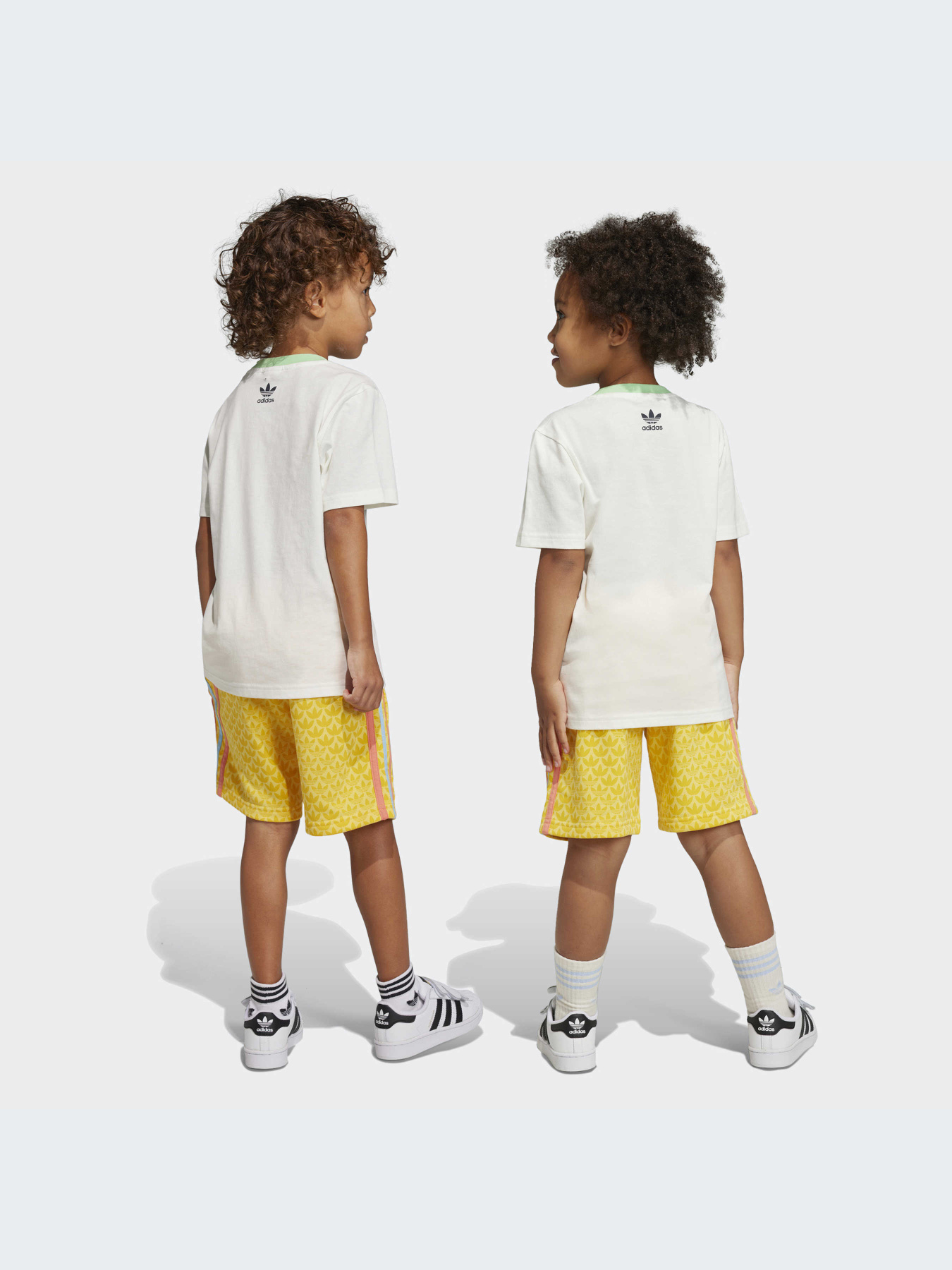 Спортивный костюм Adidas Graphics модель IB8628 Фото