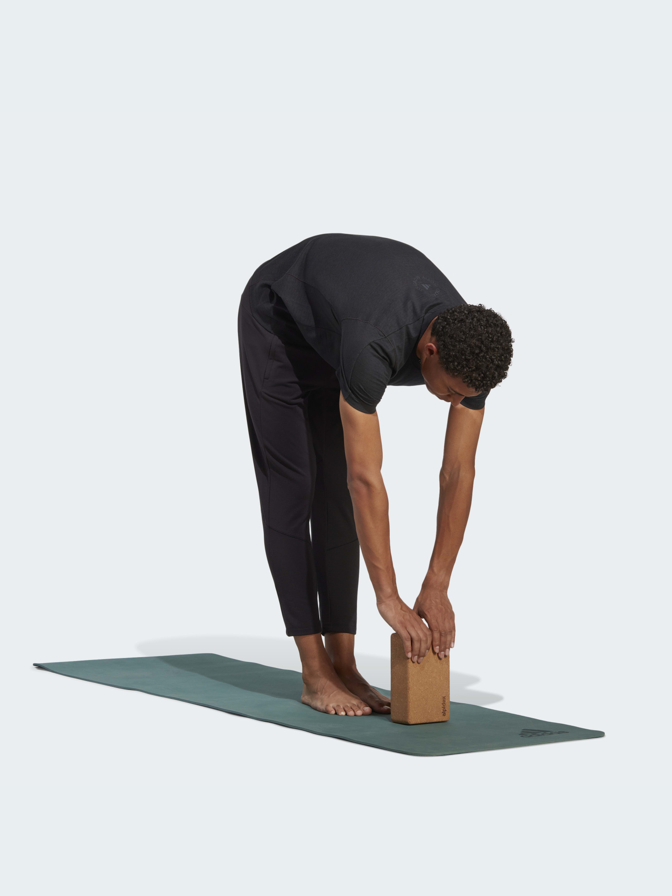 Спортивні штани Adidas модель HT4376 Фото