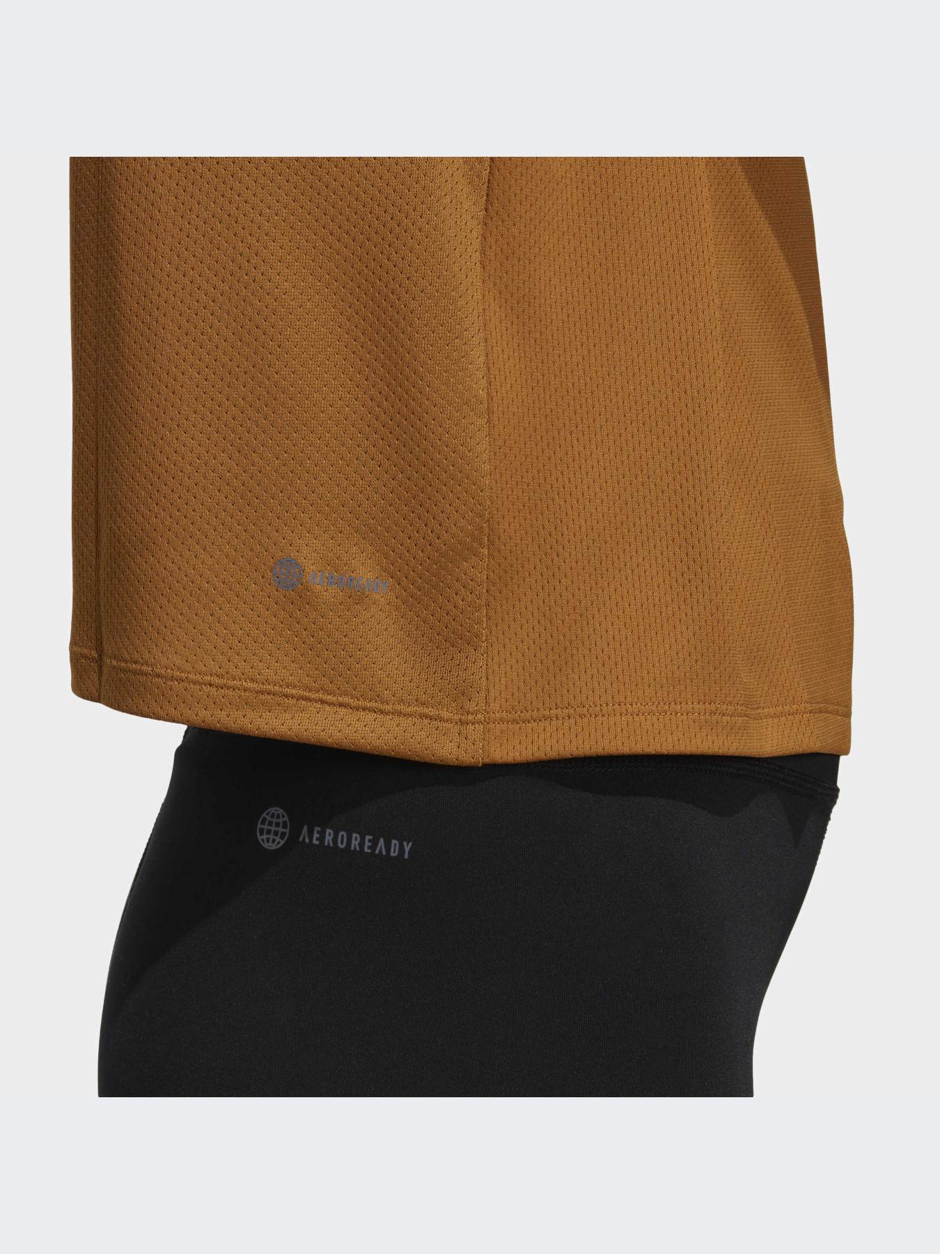 Спортивная футболка Adidas модель HY5410 Спортивная футболка Adidas модель HY5410 Фото